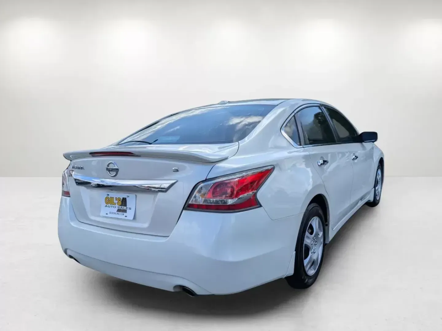 2015 /Charcoal Nissan Altima 2.5 S (1N4AL3AP0FC) with an Regular Unleaded I-4 2.5 L/152 engine, 1-Speed CVT w/OD transmission, located at 3959 U.S. 80 W, Phenix City, AL, 36870, (334) 297-4885, 32.469296, -85.135185 - **Drive the 2015 Nissan Altima: Perfect for Your Daily Adventures in Phenix City!**<br /> <br /> Are you in the market for a reliable, stylish sedan that fits seamlessly into your active lifestyle? Look no further than this 2015 Nissan Altima 2.5 S available at Gils Auto in Phenix City, AL. Whether - Photo#5