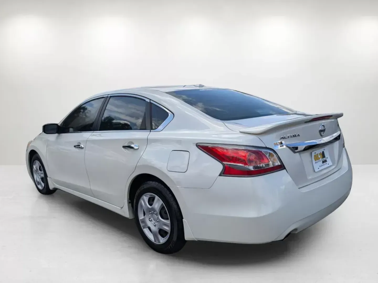 2015 /Charcoal Nissan Altima 2.5 S (1N4AL3AP0FC) with an Regular Unleaded I-4 2.5 L/152 engine, 1-Speed CVT w/OD transmission, located at 3959 U.S. 80 W, Phenix City, AL, 36870, (334) 297-4885, 32.469296, -85.135185 - **Drive the 2015 Nissan Altima: Perfect for Your Daily Adventures in Phenix City!**<br /> <br /> Are you in the market for a reliable, stylish sedan that fits seamlessly into your active lifestyle? Look no further than this 2015 Nissan Altima 2.5 S available at Gils Auto in Phenix City, AL. Whether - Photo#7