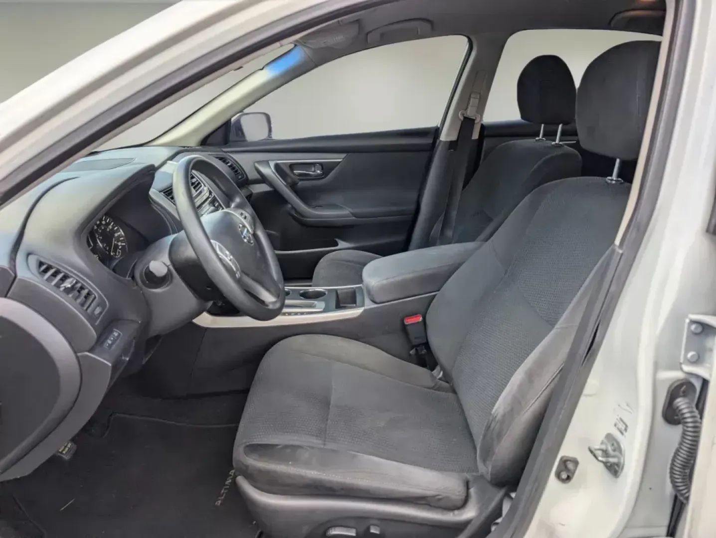 2015 /Charcoal Nissan Altima 2.5 S (1N4AL3AP0FC) with an Regular Unleaded I-4 2.5 L/152 engine, 1-Speed CVT w/OD transmission, located at 3959 U.S. 80 W, Phenix City, AL, 36870, (334) 297-4885, 32.469296, -85.135185 - **Drive the 2015 Nissan Altima: Perfect for Your Daily Adventures in Phenix City!**<br /> <br /> Are you in the market for a reliable, stylish sedan that fits seamlessly into your active lifestyle? Look no further than this 2015 Nissan Altima 2.5 S available at Gils Auto in Phenix City, AL. Whether - Photo#10