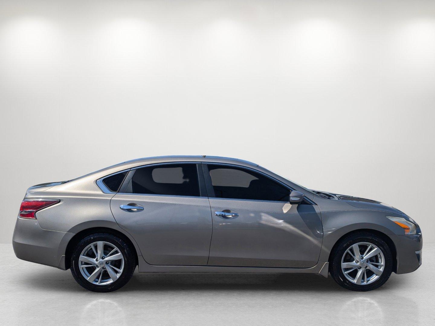 2015 /Beige Nissan Altima 2.5 SL (1N4AL3AP1FC) with an Regular Unleaded I-4 2.5 L/152 engine, 1-Speed CVT w/OD transmission, located at 5115 14th Ave., Columbus, GA, 31904, (706) 323-0345, 32.511494, -84.971046 - 2015 Nissan Altima 2.5 SL - Photo#3
