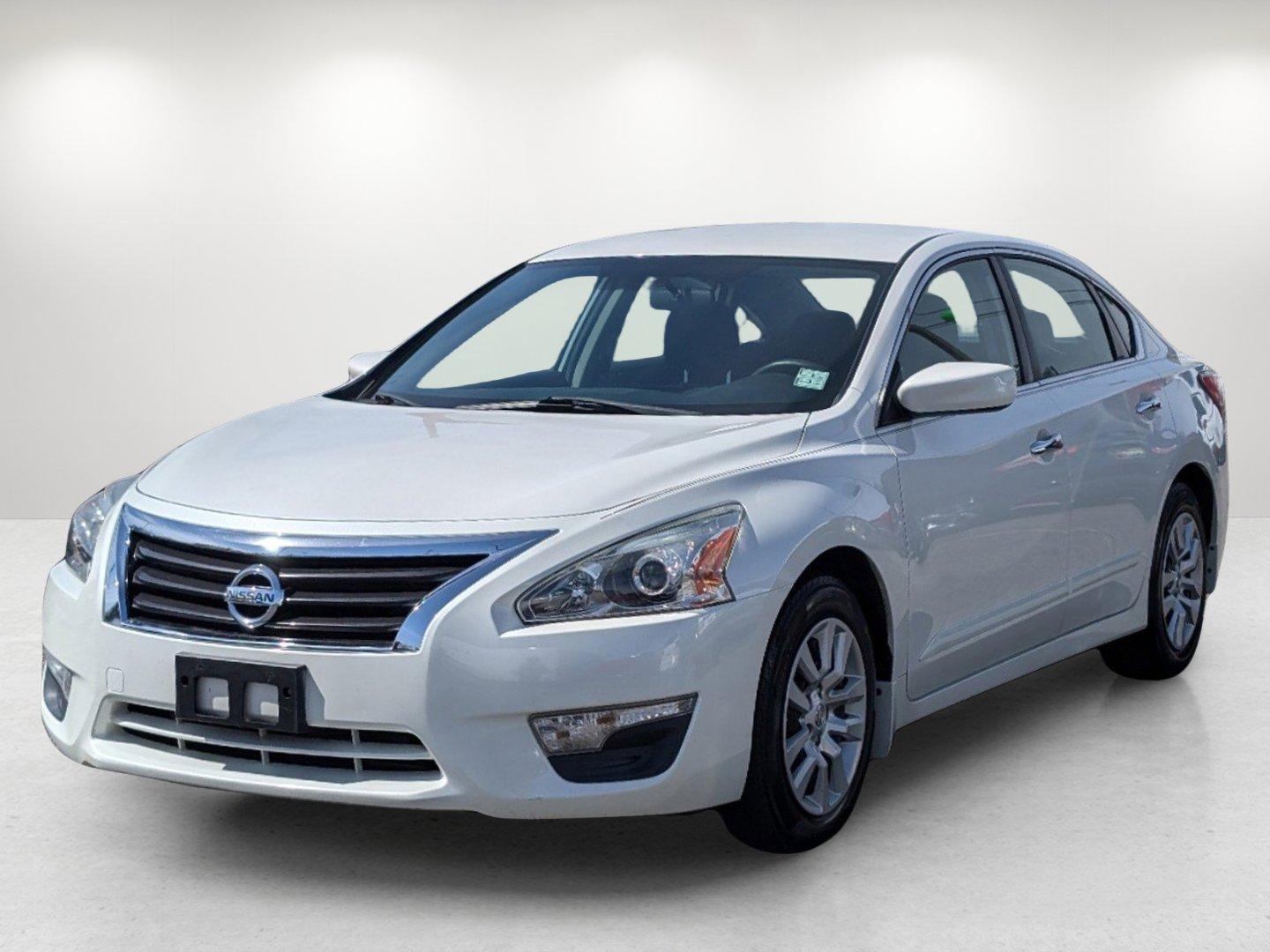 2015 /Charcoal Nissan Altima 2.5 S (1N4AL3AP8FC) with an Regular Unleaded I-4 2.5 L/152 engine, 1-Speed CVT w/OD transmission, located at 804 22nd Ave, Phenix City, AL, 36870, (334) 297-1860, 32.484749, -85.024475 - 2015 Nissan Altima 2.5 S - Photo#0