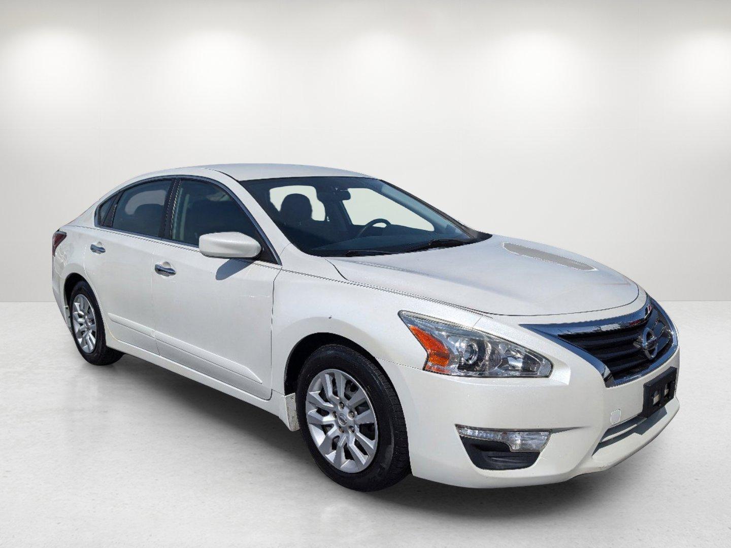 2015 /Charcoal Nissan Altima 2.5 S (1N4AL3AP8FC) with an Regular Unleaded I-4 2.5 L/152 engine, 1-Speed CVT w/OD transmission, located at 804 22nd Ave, Phenix City, AL, 36870, (334) 297-1860, 32.484749, -85.024475 - 2015 Nissan Altima 2.5 S - Photo#2