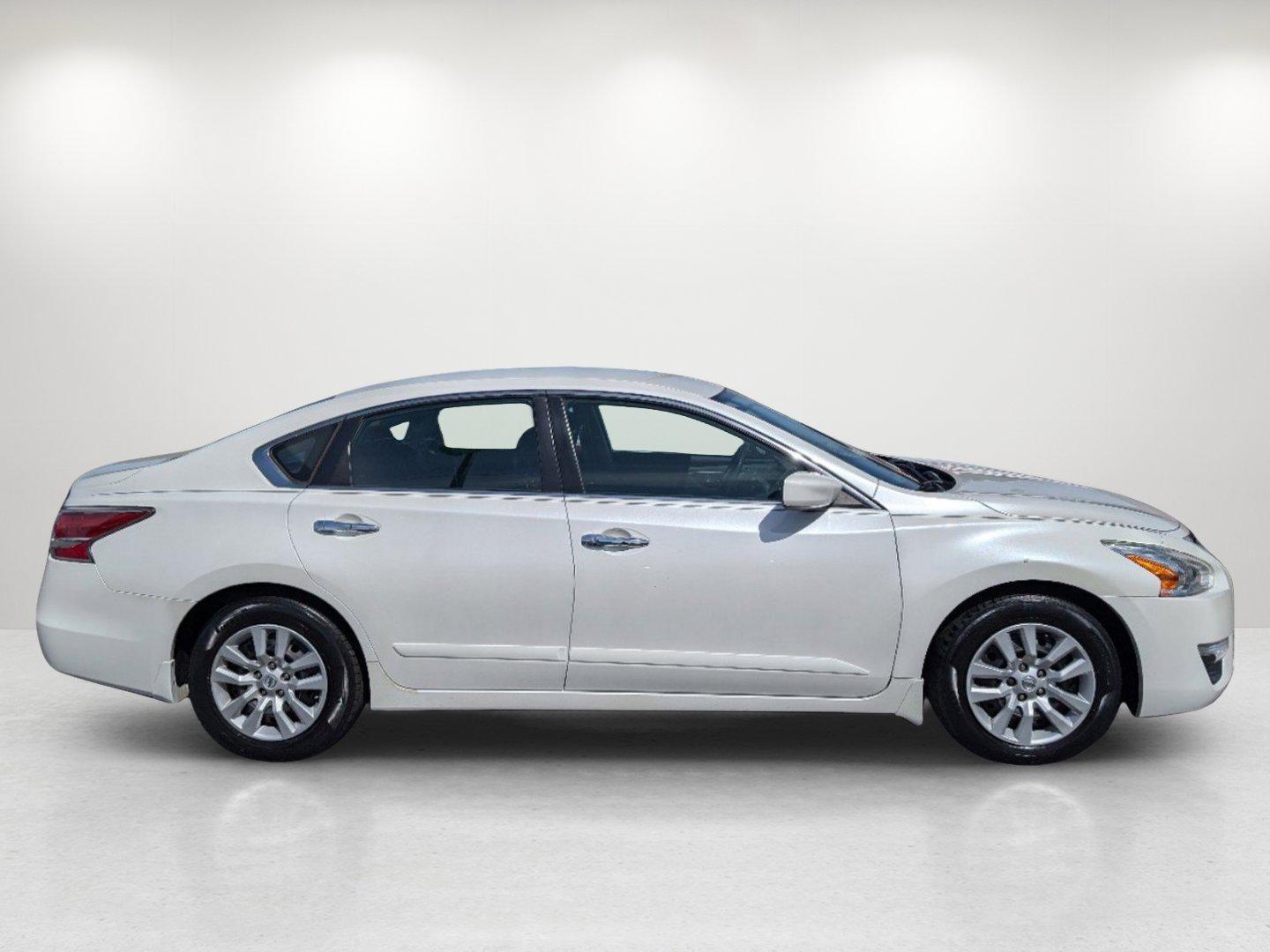 2015 /Charcoal Nissan Altima 2.5 S (1N4AL3AP8FC) with an Regular Unleaded I-4 2.5 L/152 engine, 1-Speed CVT w/OD transmission, located at 804 22nd Ave, Phenix City, AL, 36870, (334) 297-1860, 32.484749, -85.024475 - 2015 Nissan Altima 2.5 S - Photo#3