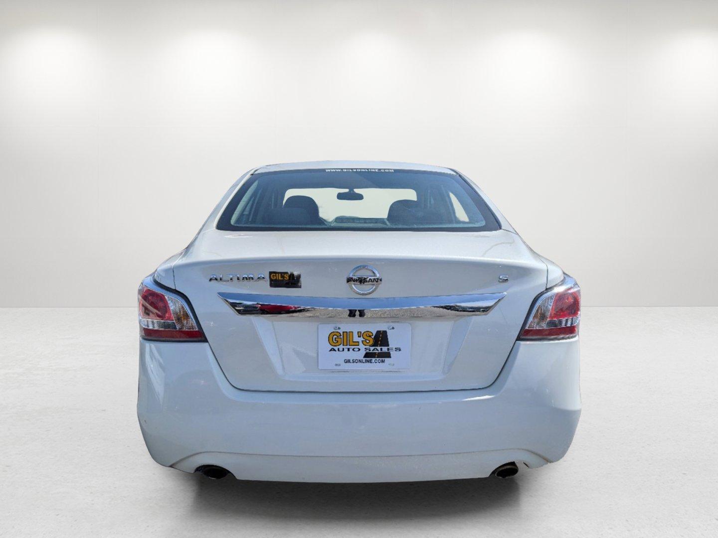 2015 /Charcoal Nissan Altima 2.5 S (1N4AL3AP8FC) with an Regular Unleaded I-4 2.5 L/152 engine, 1-Speed CVT w/OD transmission, located at 804 22nd Ave, Phenix City, AL, 36870, (334) 297-1860, 32.484749, -85.024475 - 2015 Nissan Altima 2.5 S - Photo#5