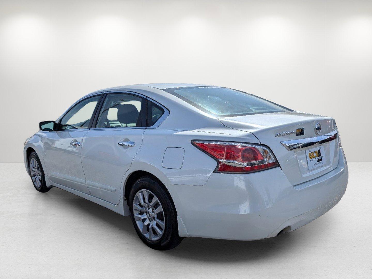 2015 /Charcoal Nissan Altima 2.5 S (1N4AL3AP8FC) with an Regular Unleaded I-4 2.5 L/152 engine, 1-Speed CVT w/OD transmission, located at 804 22nd Ave, Phenix City, AL, 36870, (334) 297-1860, 32.484749, -85.024475 - 2015 Nissan Altima 2.5 S - Photo#6