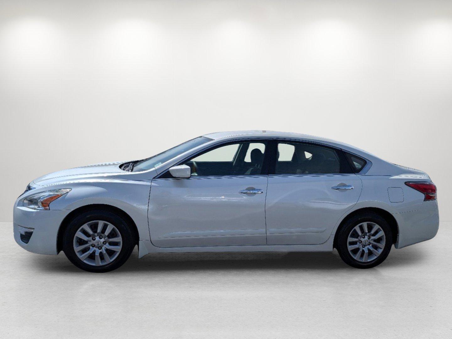 2015 /Charcoal Nissan Altima 2.5 S (1N4AL3AP8FC) with an Regular Unleaded I-4 2.5 L/152 engine, 1-Speed CVT w/OD transmission, located at 804 22nd Ave, Phenix City, AL, 36870, (334) 297-1860, 32.484749, -85.024475 - 2015 Nissan Altima 2.5 S - Photo#7
