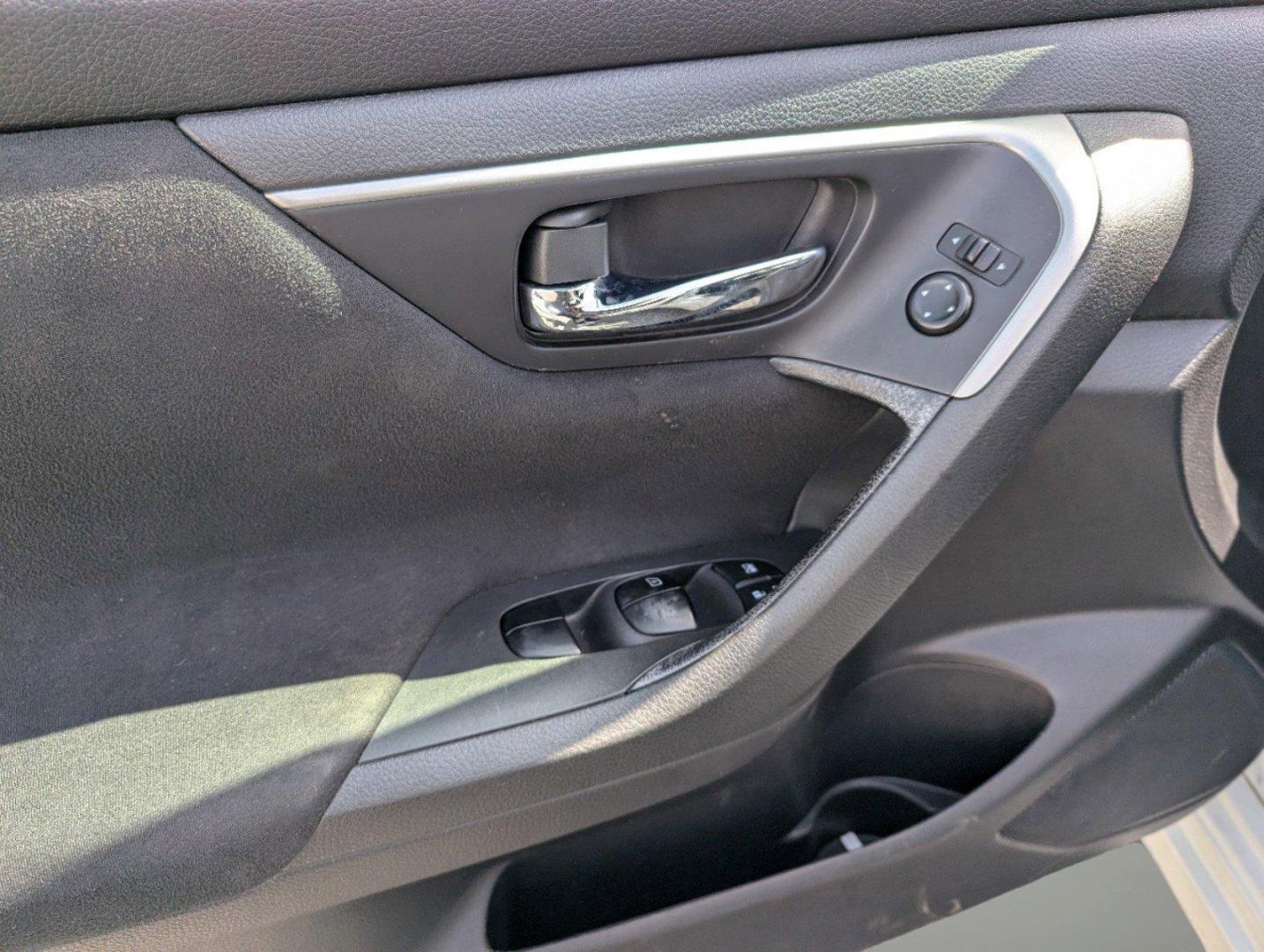 2015 /Charcoal Nissan Altima 2.5 S (1N4AL3AP8FC) with an Regular Unleaded I-4 2.5 L/152 engine, 1-Speed CVT w/OD transmission, located at 804 22nd Ave, Phenix City, AL, 36870, (334) 297-1860, 32.484749, -85.024475 - 2015 Nissan Altima 2.5 S - Photo#8