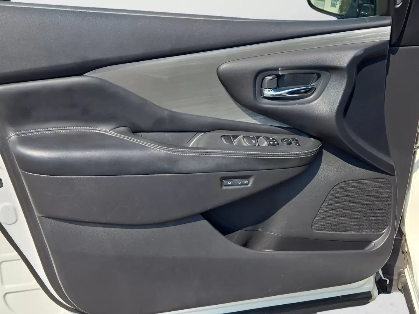 2015 /Black Nissan Murano SL (5N1AZ2MG3FN) with an Other engine, located at 521 Old Farm Lane Rd, Prattville, AL, 36066, (334) 325-1505, 32.482460, -86.416367 - **Discover the Perfect Family SUV: 2015 Nissan Murano SL at Gils Auto in Prattville, AL!**<br /> <br /> Are you in the market for a reliable vehicle that combines comfort, style, and versatility? Look no further than this stunning 2015 Nissan Murano SL, perfect for growing families and weekend adven - Photo#10