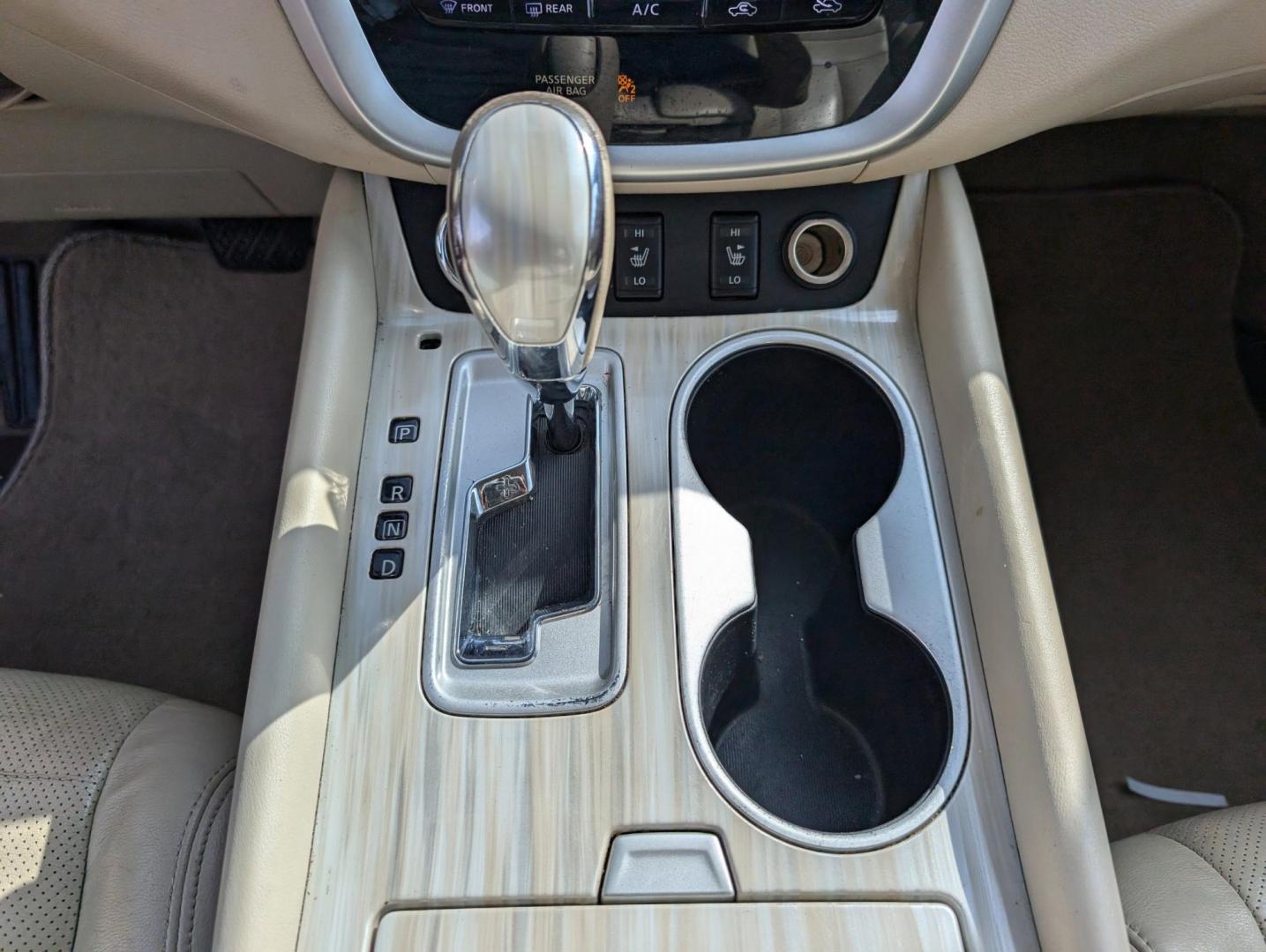 2015 /Beige Nissan Murano SL (5N1AZ2MG7FN) with an Regular Unleaded V-6 3.5 L/213 engine, 1-Speed CVT w/OD transmission, located at 3959 U.S. 80 W, Phenix City, AL, 36870, (334) 297-4885, 32.469296, -85.135185 - 2015 Nissan Murano SL - Photo#13