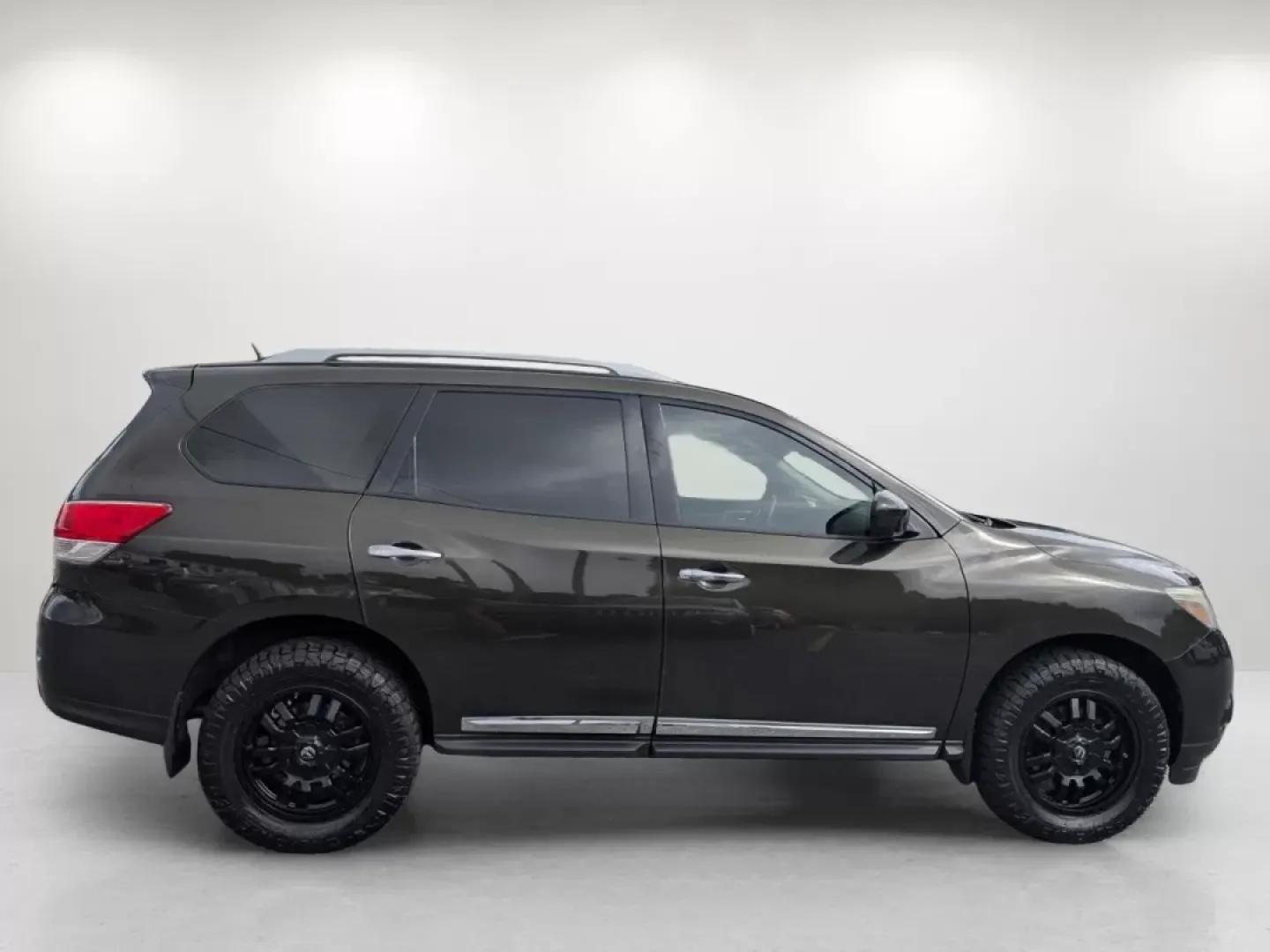 2015 /Charcoal Nissan Pathfinder SL (5N1AR2MM6FC) with an Other engine, located at 1430 Gateway Drive, Opelika, AL, 36801, (334) 239-0944, 32.637871, -85.409790 - **Explore the Great Outdoors in Comfort with This 2015 Nissan Pathfinder SL!**<br /> <br /> Are you ready to elevate your weekend adventures and daily commutes? Look no further than this stunning 2015 Nissan Pathfinder SL, now available at Gils Auto in Phenix City, AL. This versatile SUV is not just - Photo#3