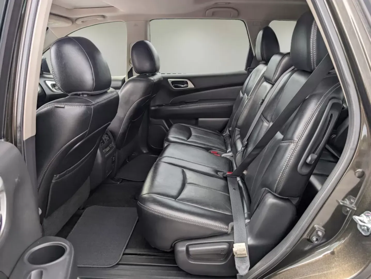 2015 /Charcoal Nissan Pathfinder SL (5N1AR2MM6FC) with an Other engine, located at 1430 Gateway Drive, Opelika, AL, 36801, (334) 239-0944, 32.637871, -85.409790 - **Explore the Great Outdoors in Comfort with This 2015 Nissan Pathfinder SL!**<br /> <br /> Are you ready to elevate your weekend adventures and daily commutes? Look no further than this stunning 2015 Nissan Pathfinder SL, now available at Gils Auto in Phenix City, AL. This versatile SUV is not just - Photo#10