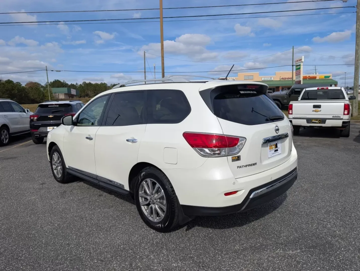 2015 /Almond Nissan Pathfinder SL (5N1AR2MN5FC) with an Other engine, located at 3959 U.S. 80 W, Phenix City, AL, 36870, (334) 297-4885, 32.469296, -85.135185 - **Drive Into Adventure with the 2015 Nissan Pathfinder SL at Gils Auto - Your Local Buy Here Pay Here Dealer!**<br /> <br /> Are you ready to elevate your family adventures or weekend getaways? The 2015 Nissan Pathfinder SL is the perfect SUV for those who value functionality, comfort, and style. Wi - Photo#6