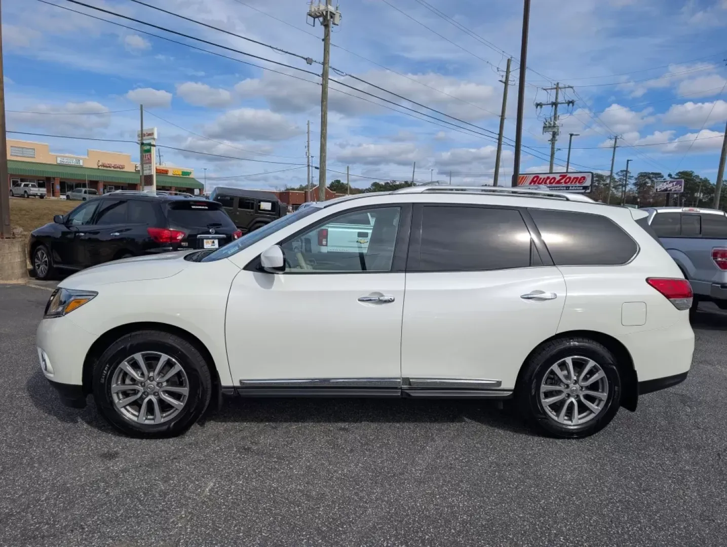 2015 /Almond Nissan Pathfinder SL (5N1AR2MN5FC) with an Other engine, located at 3959 U.S. 80 W, Phenix City, AL, 36870, (334) 297-4885, 32.469296, -85.135185 - **Drive Into Adventure with the 2015 Nissan Pathfinder SL at Gils Auto - Your Local Buy Here Pay Here Dealer!**<br /> <br /> Are you ready to elevate your family adventures or weekend getaways? The 2015 Nissan Pathfinder SL is the perfect SUV for those who value functionality, comfort, and style. Wi - Photo#7