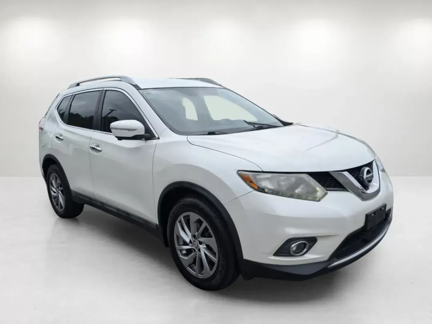 2015 /Charcoal Nissan Rogue SL (5N1AT2MT8FC) with an Regular Unleaded I-4 2.5 L/152 engine, 1-Speed CVT w/OD transmission, located at 7000 Northlake Connector, Columbus, GA, 31904, (706) 987-8085, 32.524975, -84.978134 - 2015 Nissan Rogue SL - Photo#2