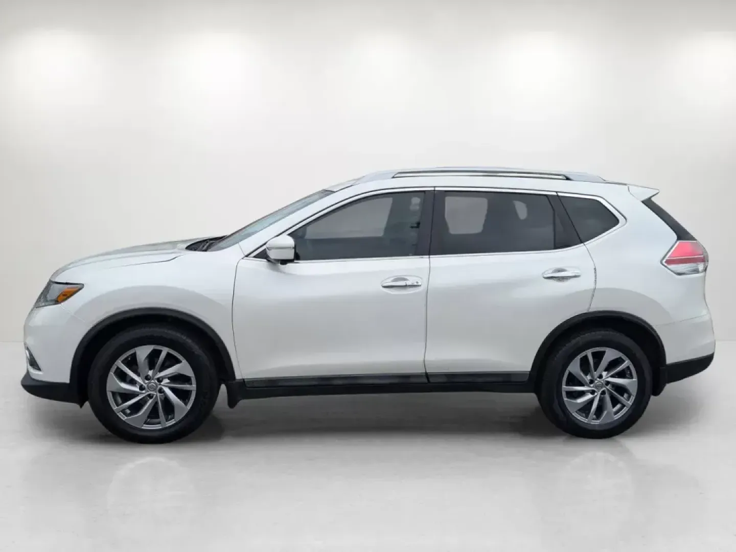 2015 /Charcoal Nissan Rogue SL (5N1AT2MT8FC) with an Regular Unleaded I-4 2.5 L/152 engine, 1-Speed CVT w/OD transmission, located at 7000 Northlake Connector, Columbus, GA, 31904, (706) 987-8085, 32.524975, -84.978134 - 2015 Nissan Rogue SL - Photo#7