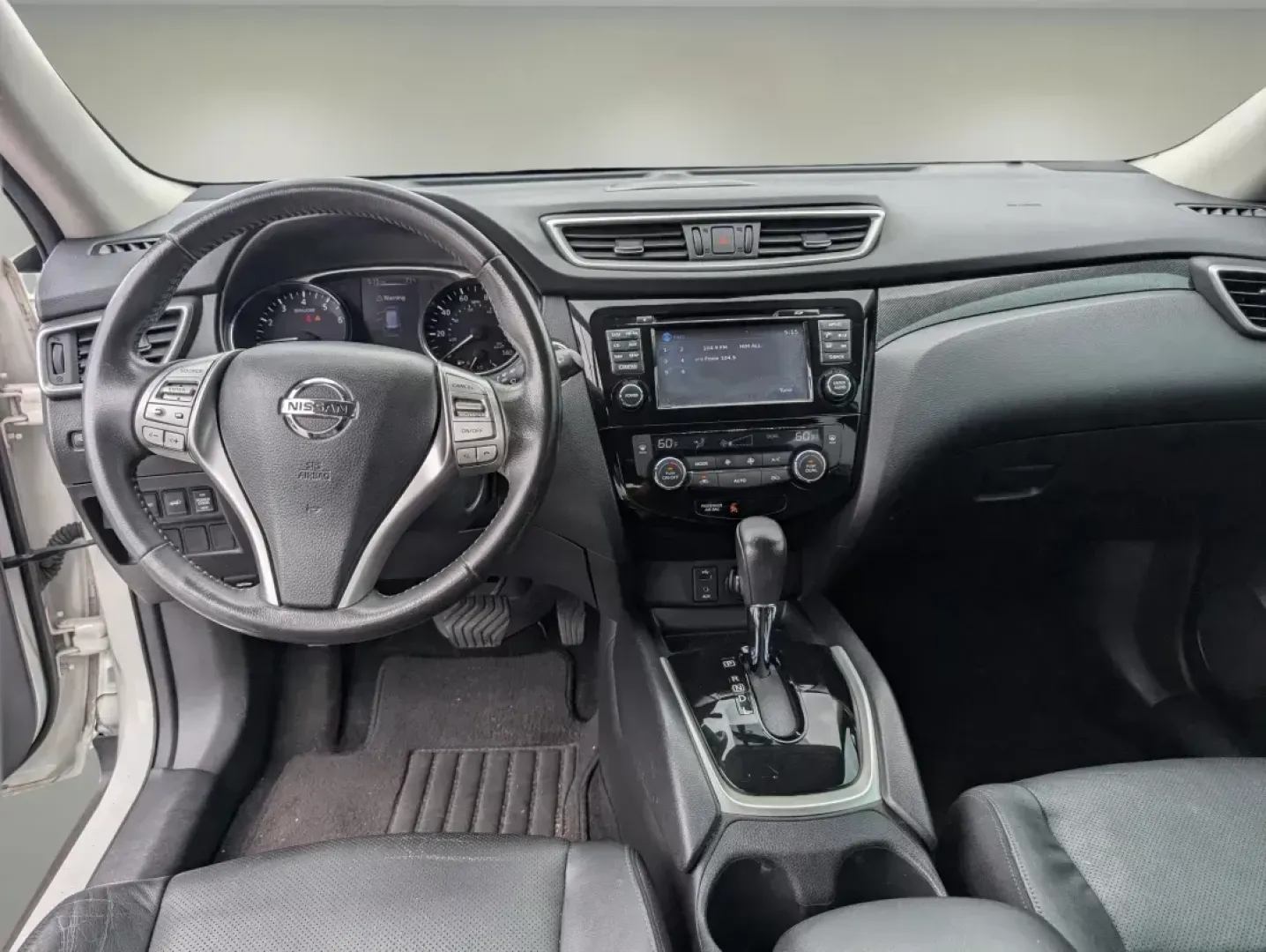 2015 /Charcoal Nissan Rogue SL (5N1AT2MT8FC) with an Regular Unleaded I-4 2.5 L/152 engine, 1-Speed CVT w/OD transmission, located at 7000 Northlake Connector, Columbus, GA, 31904, (706) 987-8085, 32.524975, -84.978134 - 2015 Nissan Rogue SL - Photo#11