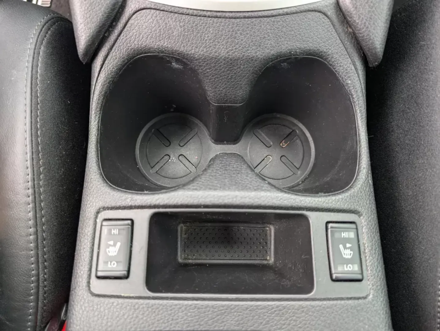 2015 /Charcoal Nissan Rogue SL (5N1AT2MT8FC) with an Regular Unleaded I-4 2.5 L/152 engine, 1-Speed CVT w/OD transmission, located at 7000 Northlake Connector, Columbus, GA, 31904, (706) 987-8085, 32.524975, -84.978134 - 2015 Nissan Rogue SL - Photo#12