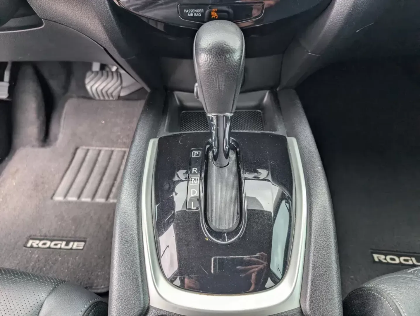 2015 /Charcoal Nissan Rogue SL (5N1AT2MT8FC) with an Regular Unleaded I-4 2.5 L/152 engine, 1-Speed CVT w/OD transmission, located at 7000 Northlake Connector, Columbus, GA, 31904, (706) 987-8085, 32.524975, -84.978134 - 2015 Nissan Rogue SL - Photo#13