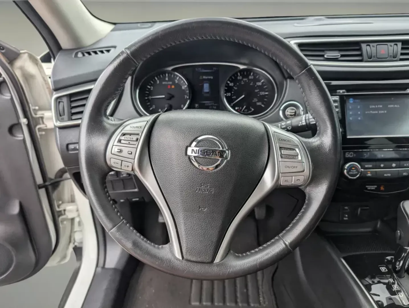2015 /Charcoal Nissan Rogue SL (5N1AT2MT8FC) with an Regular Unleaded I-4 2.5 L/152 engine, 1-Speed CVT w/OD transmission, located at 7000 Northlake Connector, Columbus, GA, 31904, (706) 987-8085, 32.524975, -84.978134 - 2015 Nissan Rogue SL - Photo#15