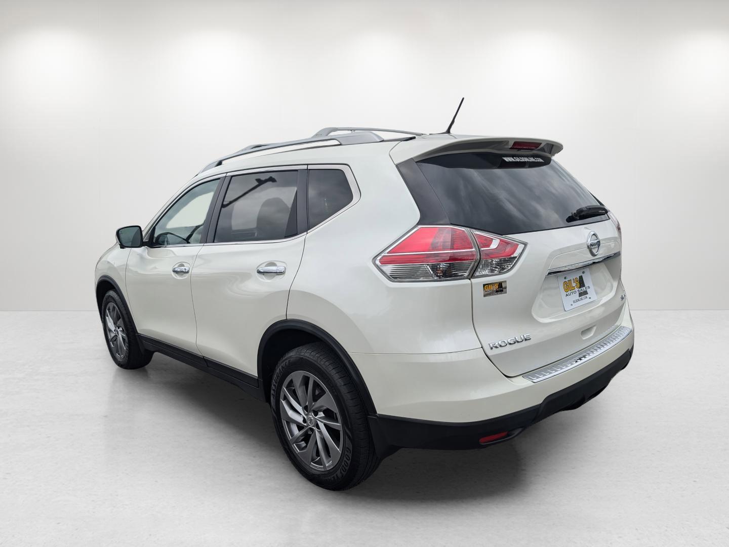 2015 /Almond Nissan Rogue SL (5N1AT2MV1FC) with an Regular Unleaded I-4 2.5 L/152 engine, 1-Speed CVT w/OD transmission, located at 7000 Northlake Connector, Columbus, GA, 31904, (706) 987-8085, 32.524975, -84.978134 - 2015 Nissan Rogue SL - Photo#2
