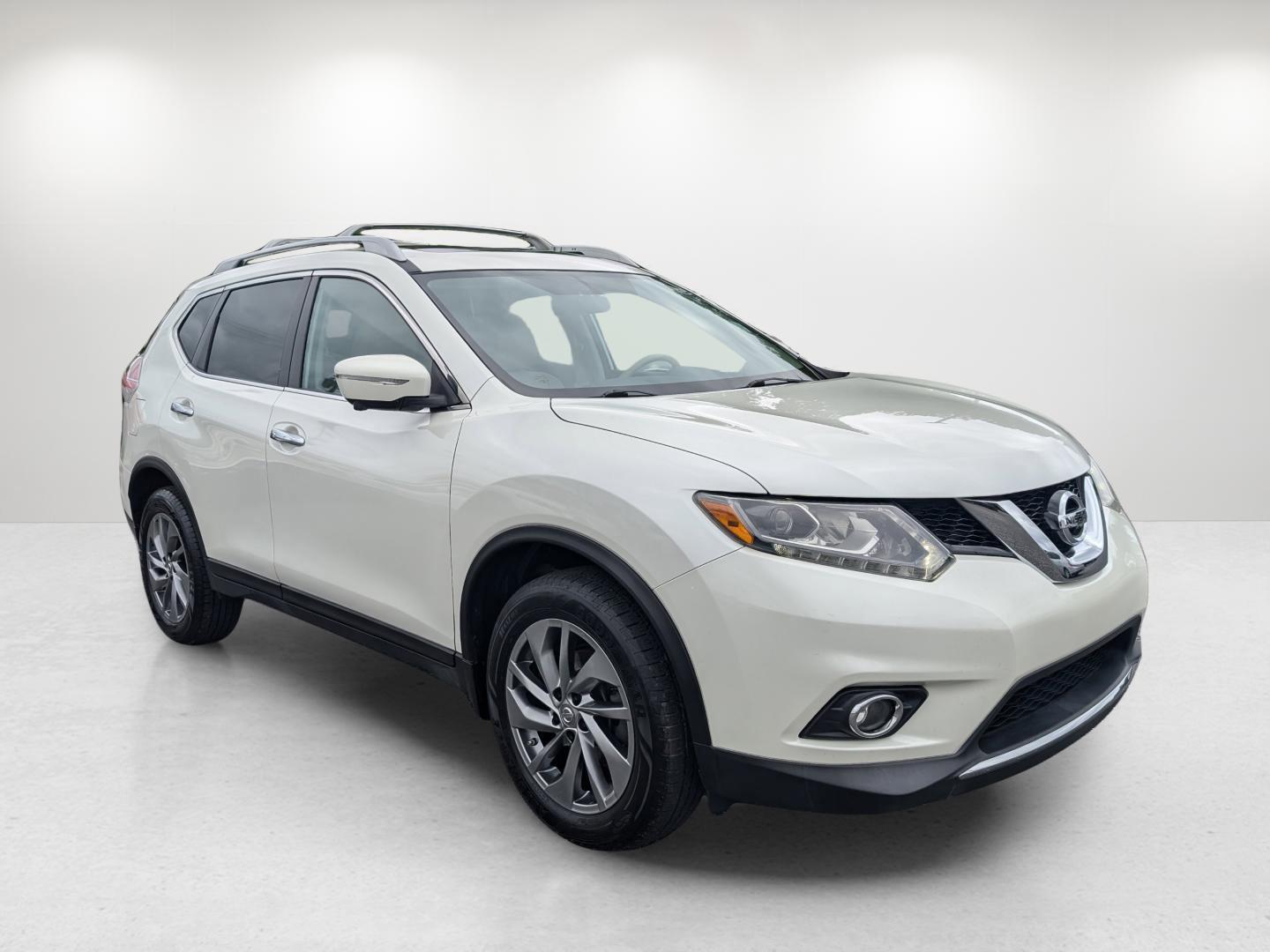 2015 /Almond Nissan Rogue SL (5N1AT2MV1FC) with an Regular Unleaded I-4 2.5 L/152 engine, 1-Speed CVT w/OD transmission, located at 7000 Northlake Connector, Columbus, GA, 31904, (706) 987-8085, 32.524975, -84.978134 - 2015 Nissan Rogue SL - Photo#6