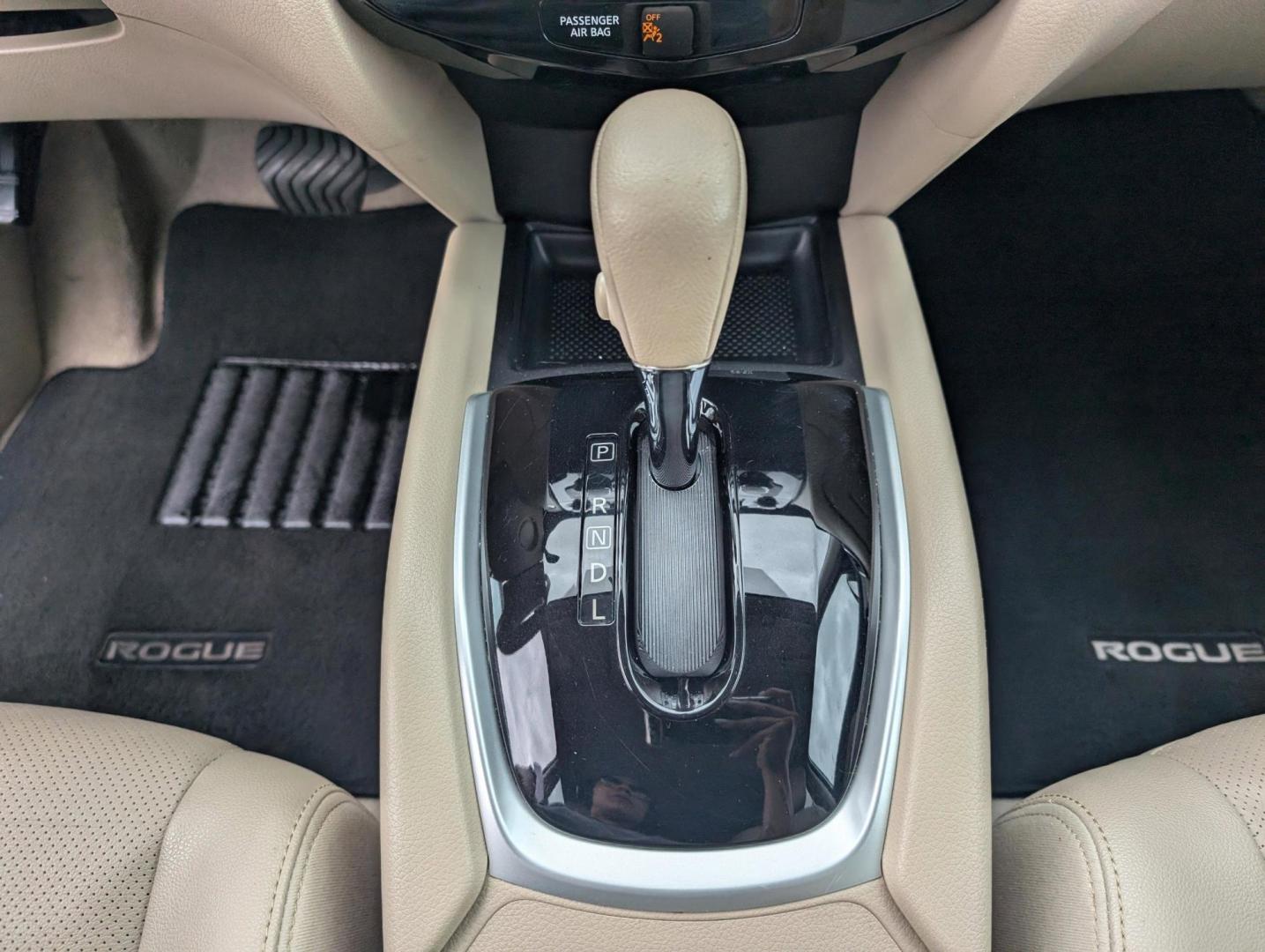 2015 /Almond Nissan Rogue SL (5N1AT2MV1FC) with an Regular Unleaded I-4 2.5 L/152 engine, 1-Speed CVT w/OD transmission, located at 7000 Northlake Connector, Columbus, GA, 31904, (706) 987-8085, 32.524975, -84.978134 - 2015 Nissan Rogue SL - Photo#13