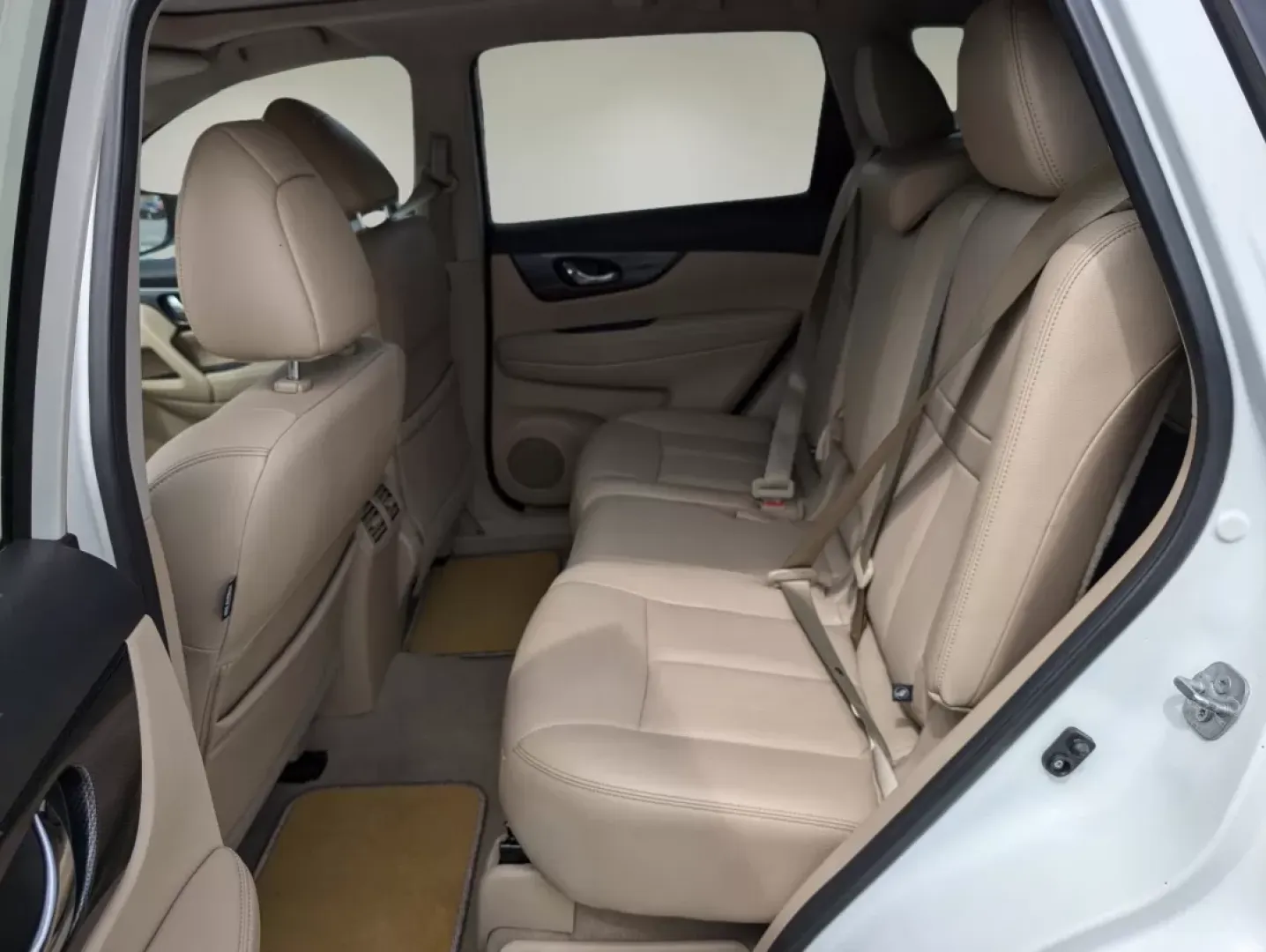 2015 /Almond Nissan Rogue SL (5N1AT2MV2FC) with an Other engine, located at 7000 Northlake Connector, Columbus, GA, 31904, (706) 987-8085, 32.524975, -84.978134 - Looking for a versatile vehicle that can seamlessly transition from daily commutes to weekend adventures? Look no further than this stunning 2015 Nissan Rogue SL, now available at Gils Auto in Opelika, AL! This SUV is perfect for growing families, budget-conscious buyers, or anyone who craves a reli - Photo#10