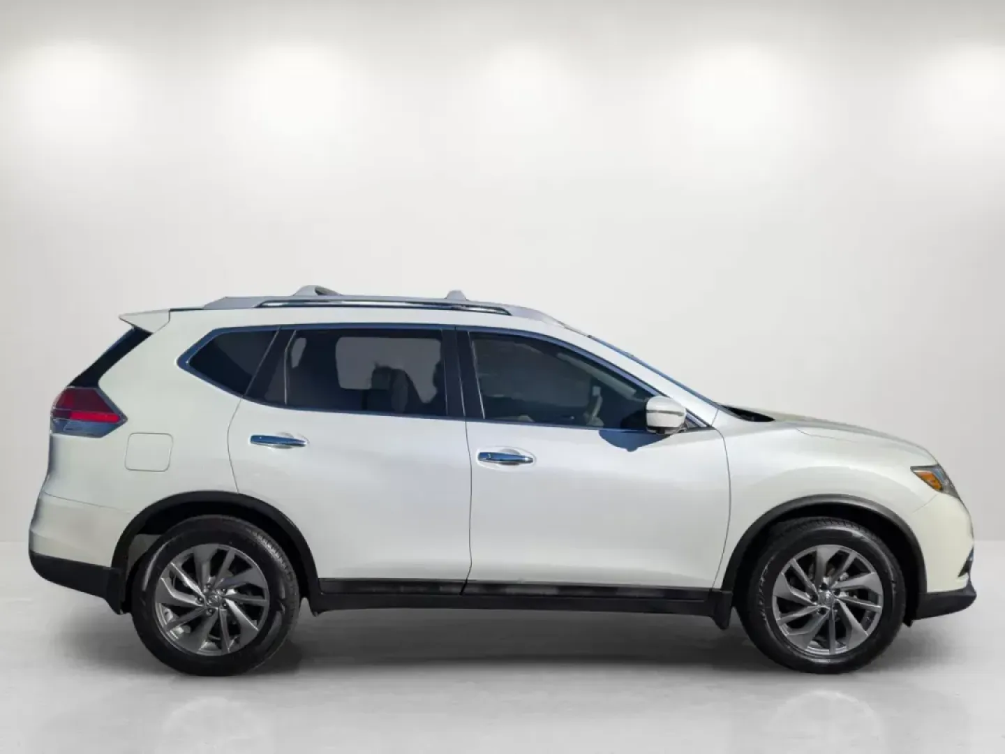 2015 /Almond Nissan Rogue SL (5N1AT2MT5FC) with an Regular Unleaded I-4 2.5 L/152 engine, 1-Speed CVT w/OD transmission, located at 804 22nd Ave, Phenix City, AL, 36870, (334) 297-1860, 32.484749, -85.024475 - 2015 Nissan Rogue SL - Photo#3