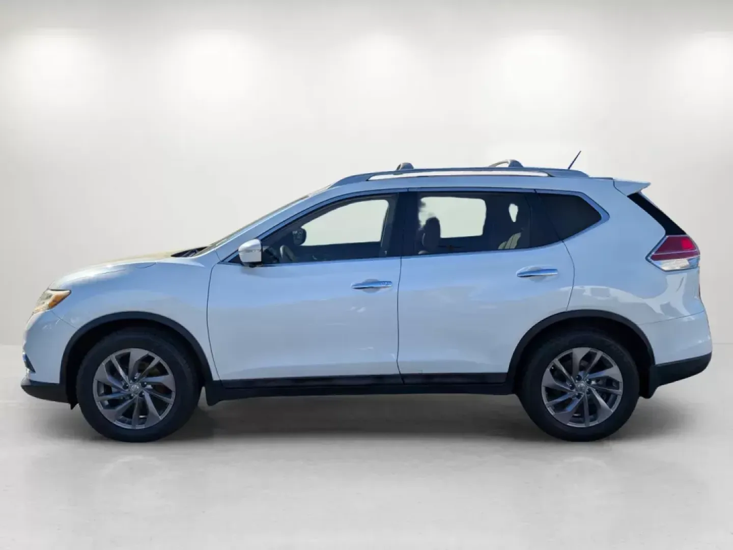 2015 /Almond Nissan Rogue SL (5N1AT2MT5FC) with an Regular Unleaded I-4 2.5 L/152 engine, 1-Speed CVT w/OD transmission, located at 804 22nd Ave, Phenix City, AL, 36870, (334) 297-1860, 32.484749, -85.024475 - 2015 Nissan Rogue SL - Photo#7
