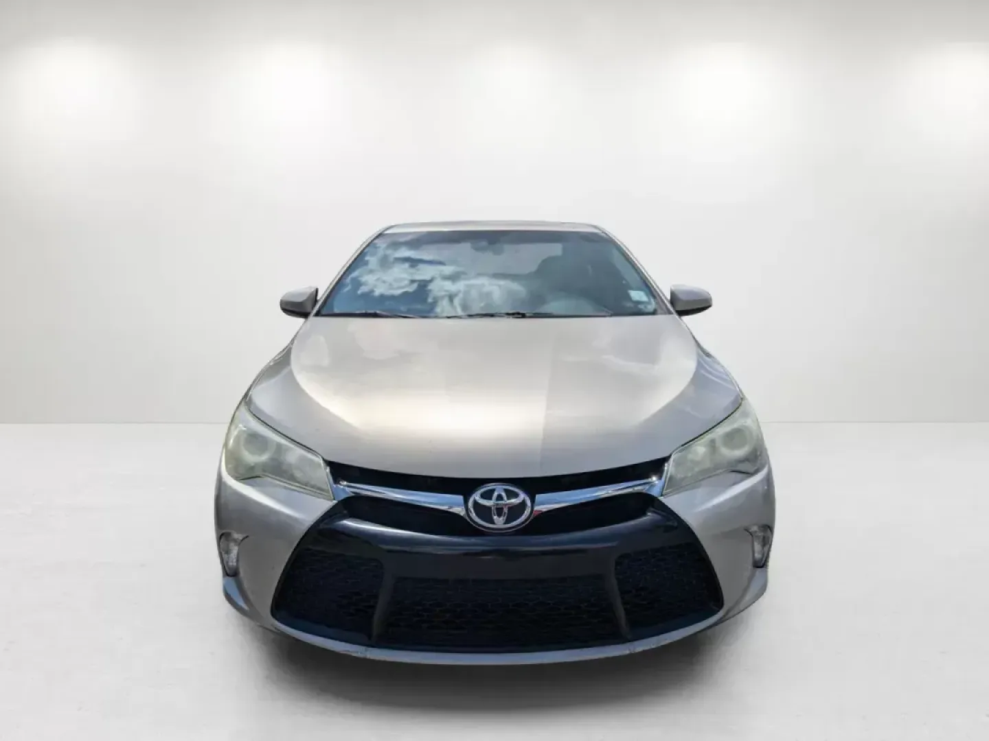 2015 Toyota Camry SE (4T1BF1FK0FU) with an Regular Unleaded I-4 2.5 L/152 engine, 6-Speed Automatic w/OD transmission, located at 3959 U.S. 80 W, Phenix City, AL, 36870, (334) 297-4885, 32.469296, -85.135185 - 2015 Toyota Camry SE - Photo#1