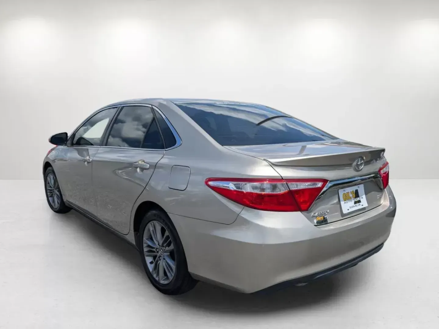 2015 Toyota Camry SE (4T1BF1FK0FU) with an Regular Unleaded I-4 2.5 L/152 engine, 6-Speed Automatic w/OD transmission, located at 3959 U.S. 80 W, Phenix City, AL, 36870, (334) 297-4885, 32.469296, -85.135185 - 2015 Toyota Camry SE - Photo#6