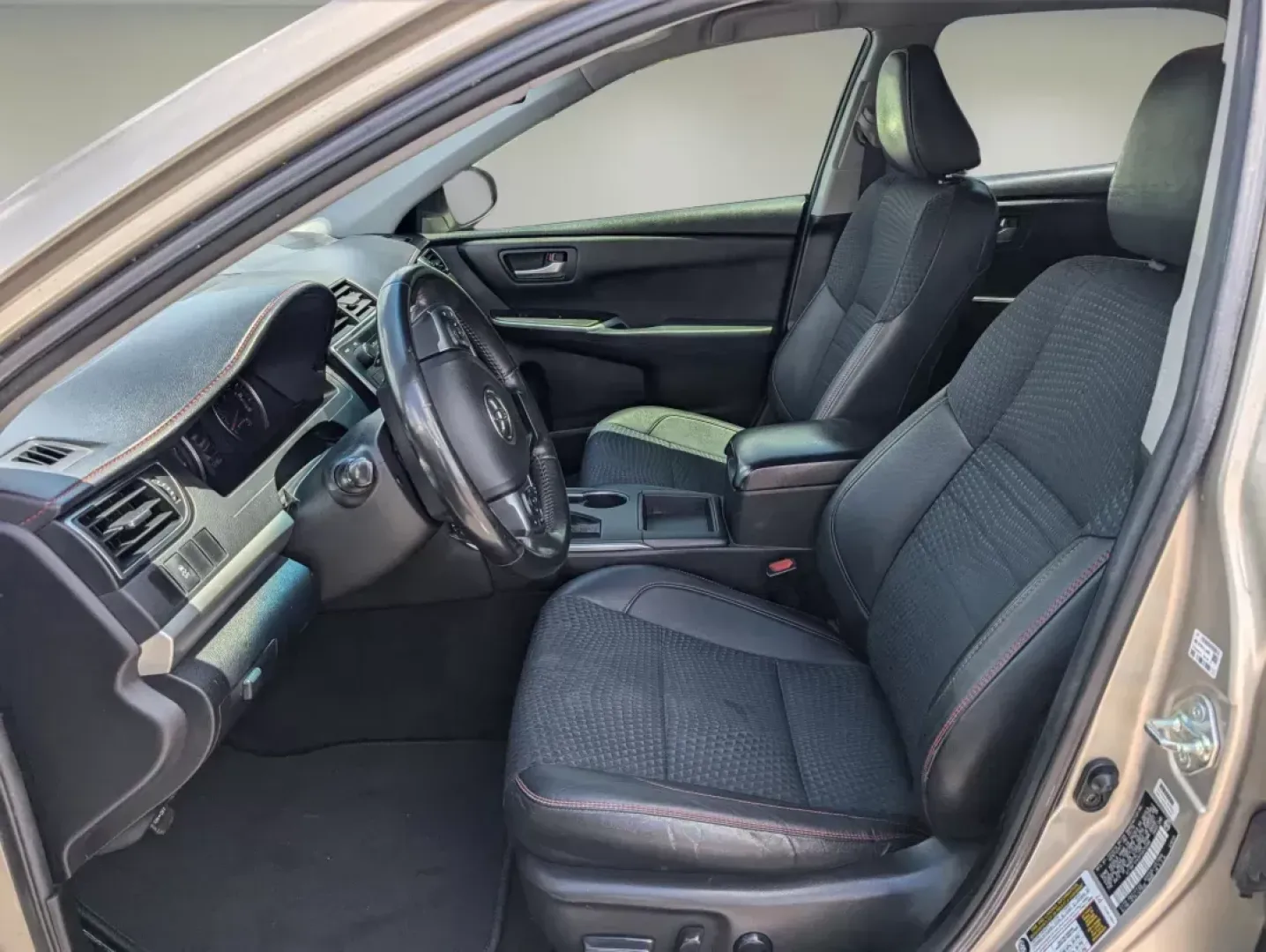 2015 Toyota Camry SE (4T1BF1FK0FU) with an Regular Unleaded I-4 2.5 L/152 engine, 6-Speed Automatic w/OD transmission, located at 3959 U.S. 80 W, Phenix City, AL, 36870, (334) 297-4885, 32.469296, -85.135185 - 2015 Toyota Camry SE - Photo#9