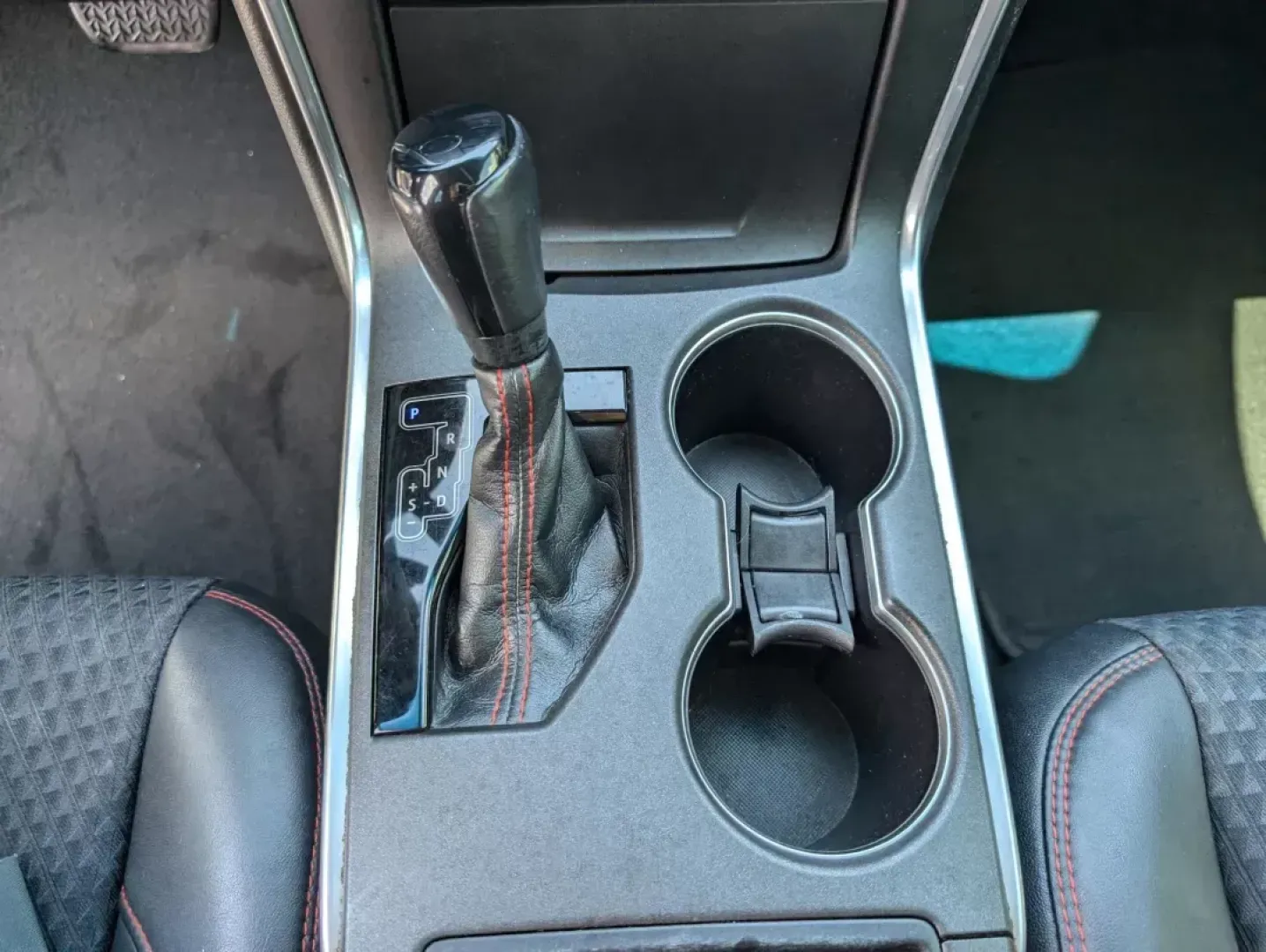 2015 Toyota Camry SE (4T1BF1FK0FU) with an Regular Unleaded I-4 2.5 L/152 engine, 6-Speed Automatic w/OD transmission, located at 3959 U.S. 80 W, Phenix City, AL, 36870, (334) 297-4885, 32.469296, -85.135185 - 2015 Toyota Camry SE - Photo#12