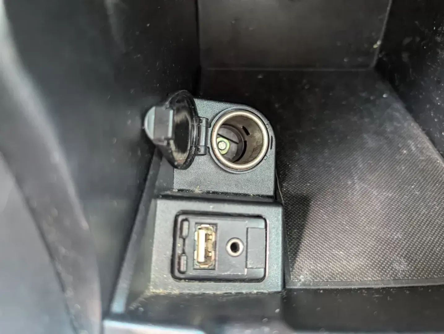 2015 Toyota Camry SE (4T1BF1FK0FU) with an Regular Unleaded I-4 2.5 L/152 engine, 6-Speed Automatic w/OD transmission, located at 3959 U.S. 80 W, Phenix City, AL, 36870, (334) 297-4885, 32.469296, -85.135185 - 2015 Toyota Camry SE - Photo#13