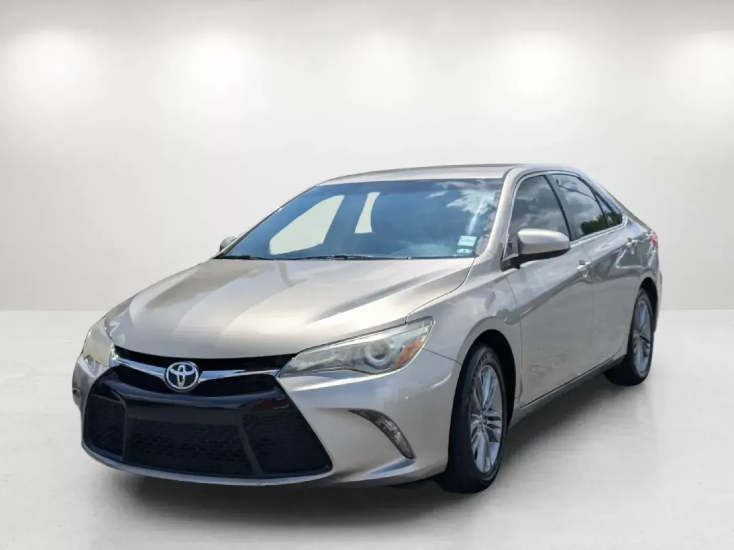 2015 Toyota Camry SE (4T1BF1FK0FU) with an Regular Unleaded I-4 2.5 L/152 engine, 6-Speed Automatic w/OD transmission, located at 3959 U.S. 80 W, Phenix City, AL, 36870, (334) 297-4885, 32.469296, -85.135185 - 2015 Toyota Camry SE - Photo#0
