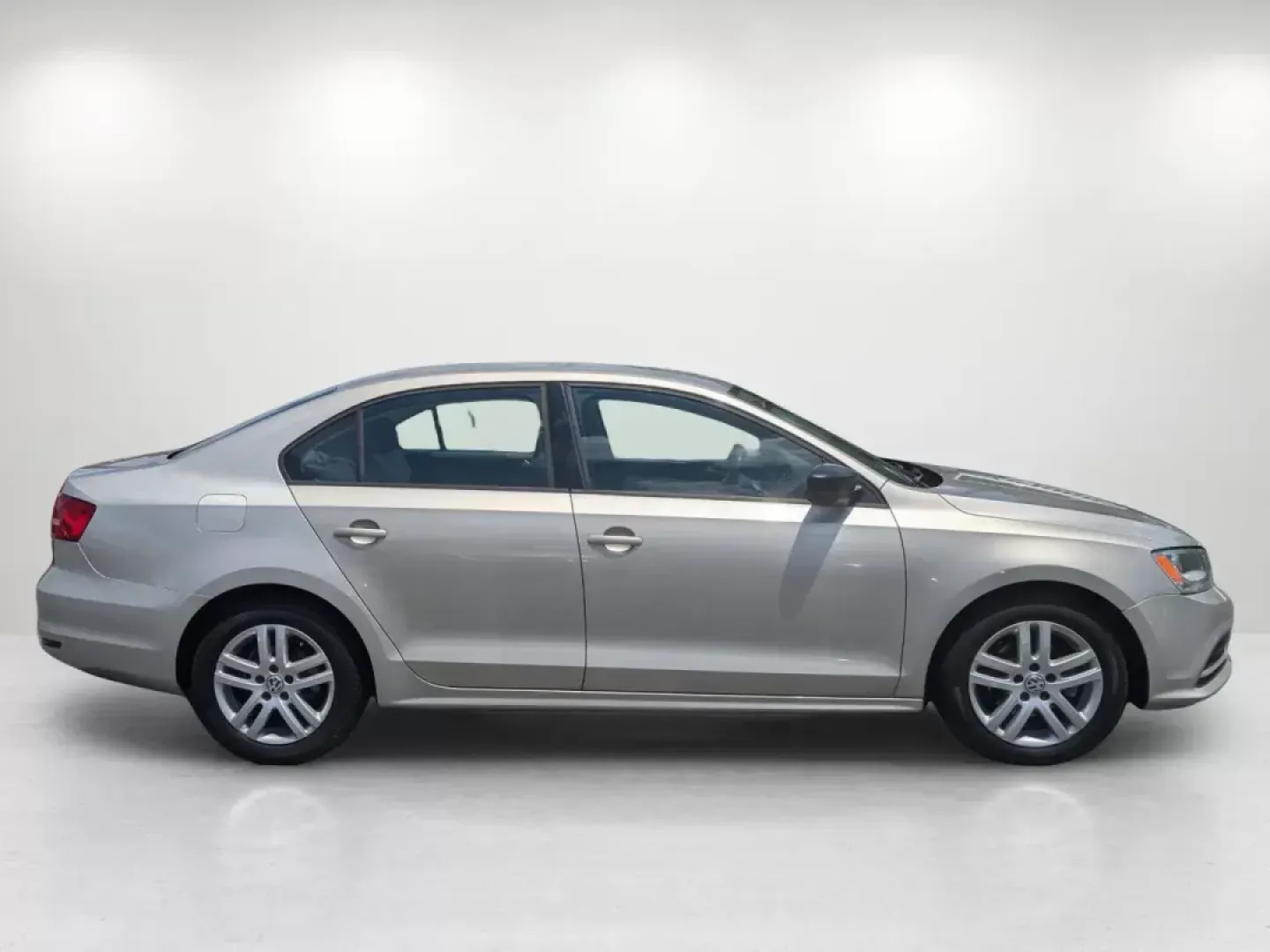 2015 Volkswagen Jetta Sedan (3VW2K7AJ3FM) with an Regular Unleaded I-4 2.0 L/121 engine, 6-Speed Automatic w/OD transmission, located at 1430 Gateway Drive, Opelika, AL, 36801, (334) 239-0944, 32.637871, -85.409790 - 2015 Volkswagen Jetta Sedan - Photo#3