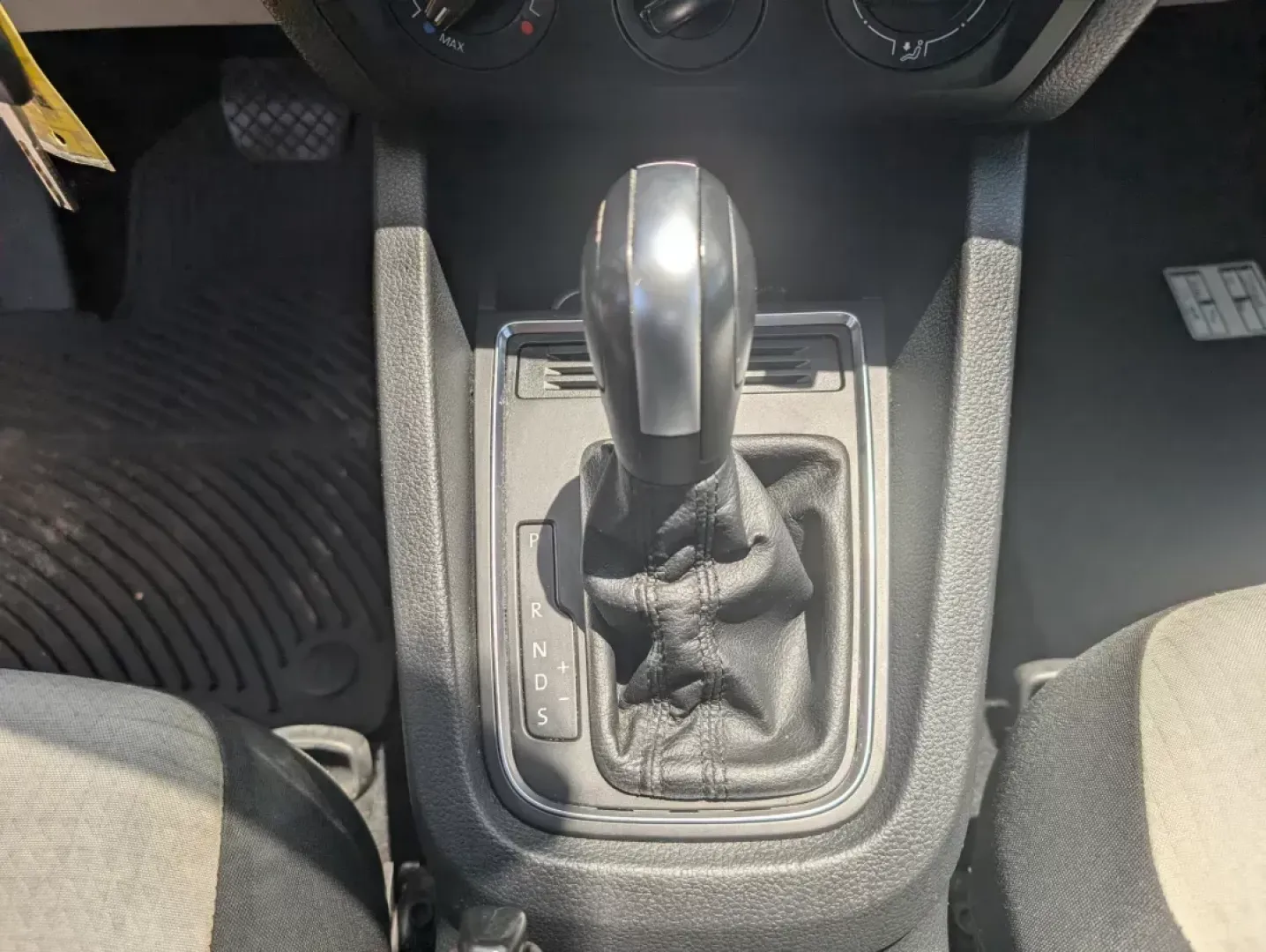 2015 Volkswagen Jetta Sedan (3VW2K7AJ3FM) with an Regular Unleaded I-4 2.0 L/121 engine, 6-Speed Automatic w/OD transmission, located at 1430 Gateway Drive, Opelika, AL, 36801, (334) 239-0944, 32.637871, -85.409790 - 2015 Volkswagen Jetta Sedan - Photo#13