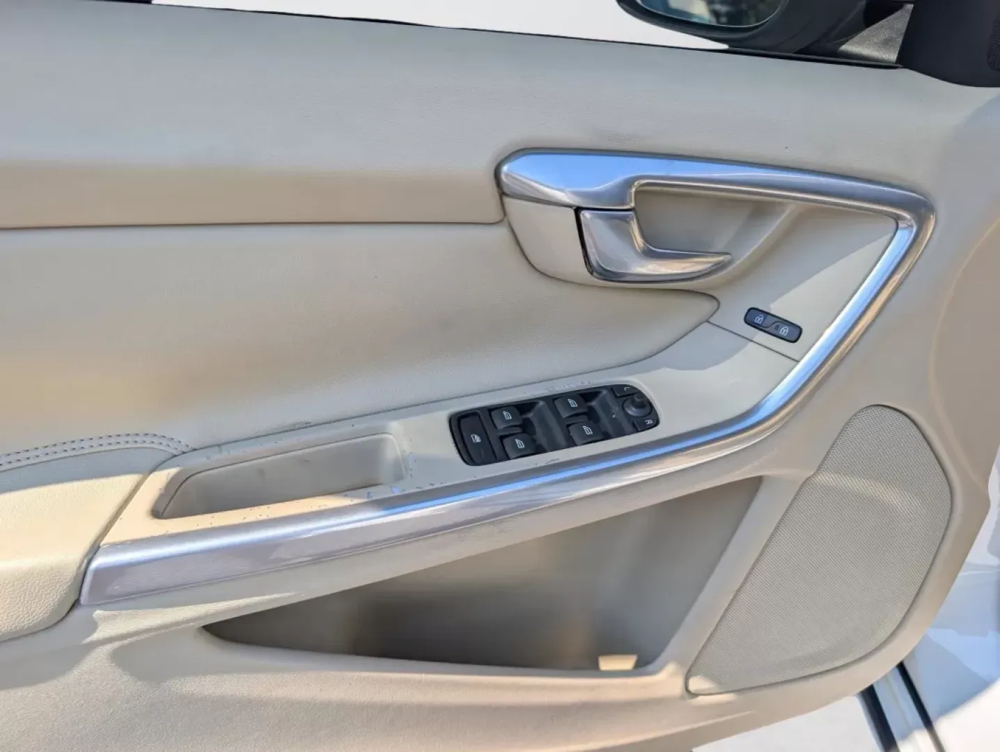 2015 Volvo S60 T5 Drive-E Platinum (YV140MFM3F1) with an Other engine, located at 7000 Northlake Connector, Columbus, GA, 31904, (706) 987-8085, 32.524975, -84.978134 - Looking for a stylish and reliable sedan that combines safety, comfort, and advanced tech features? The 2015 Volvo S60 T5 Drive-E Platinum could be your ideal match! Perfect for busy professionals commuting through Phenix City, AL, or growing families navigating everyday adventures, this sophisticat - Photo#8