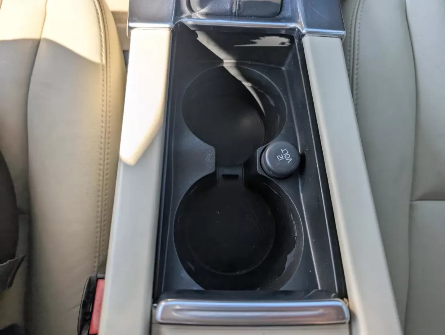 2015 Volvo S60 T5 Drive-E Platinum (YV140MFM3F1) with an Other engine, located at 7000 Northlake Connector, Columbus, GA, 31904, (706) 987-8085, 32.524975, -84.978134 - Looking for a stylish and reliable sedan that combines safety, comfort, and advanced tech features? The 2015 Volvo S60 T5 Drive-E Platinum could be your ideal match! Perfect for busy professionals commuting through Phenix City, AL, or growing families navigating everyday adventures, this sophisticat - Photo#14