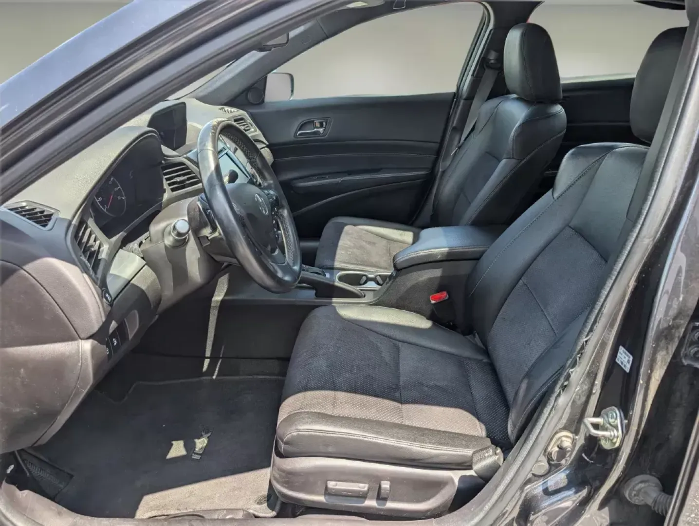 2016 Acura ILX w/Premium/A-SPEC Pkg (19UDE2F8XGA) with an Premium Unleaded I-4 2.4 L/144 engine, 8-Speed Auto-Shift Manual w/OD transmission, located at 5115 14th Ave., Columbus, GA, 31904, (706) 323-0345, 32.511494, -84.971046 - 2016 Acura ILX w/Premium/A-SPEC Pkg - Photo#9