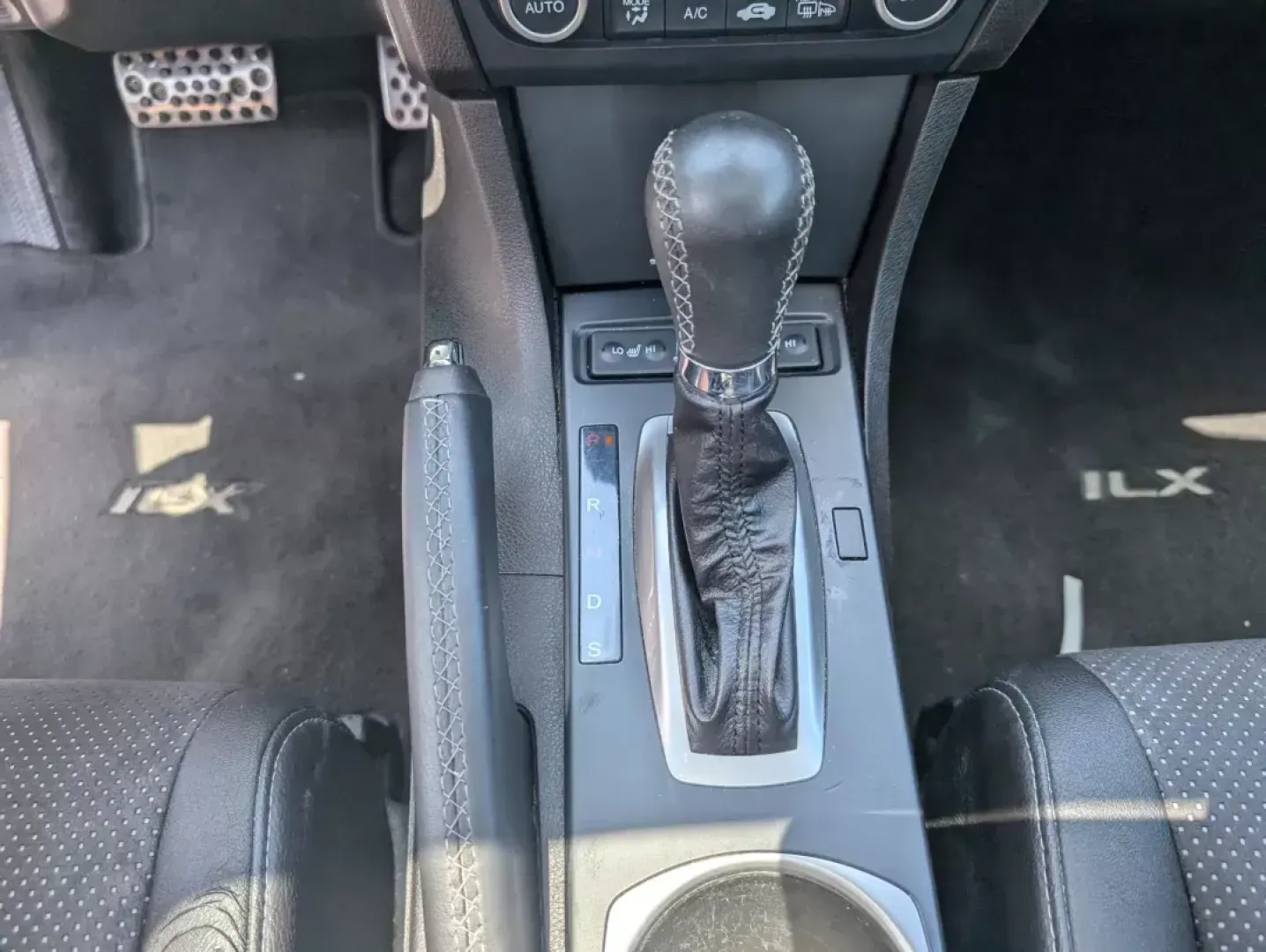 2016 Acura ILX w/Premium/A-SPEC Pkg (19UDE2F8XGA) with an Premium Unleaded I-4 2.4 L/144 engine, 8-Speed Auto-Shift Manual w/OD transmission, located at 5115 14th Ave., Columbus, GA, 31904, (706) 323-0345, 32.511494, -84.971046 - 2016 Acura ILX w/Premium/A-SPEC Pkg - Photo#12