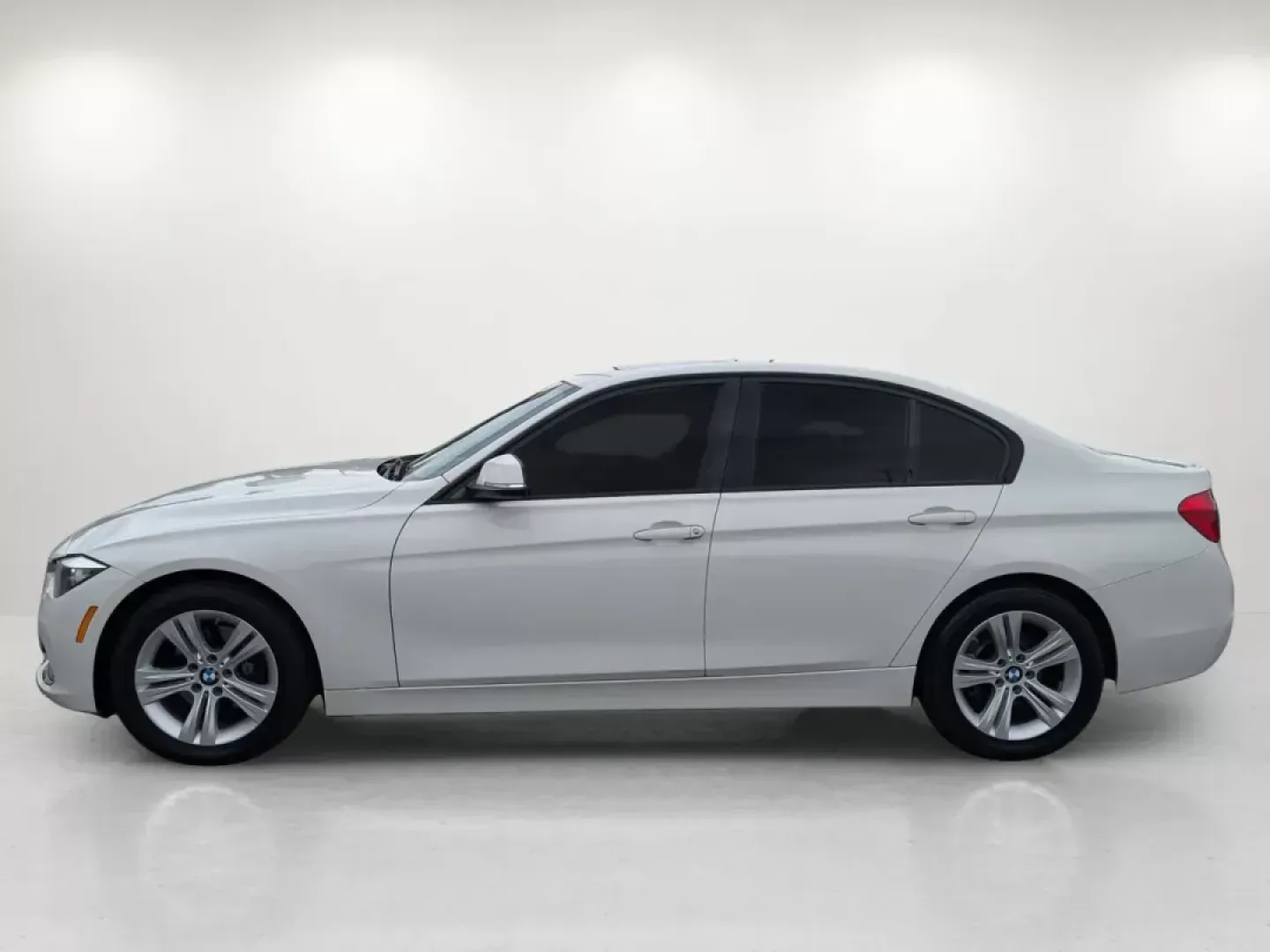 2016 BMW 3 Series 328i (WBA8E9C57GK) with an Intercooled Turbo Premium Unleaded I-4 2.0 L/122 engine, 8-Speed Automatic w/OD transmission, located at 7000 Northlake Connector, Columbus, GA, 31904, (706) 987-8085, 32.524975, -84.978134 - 2016 BMW 3 Series 328i - Photo#0