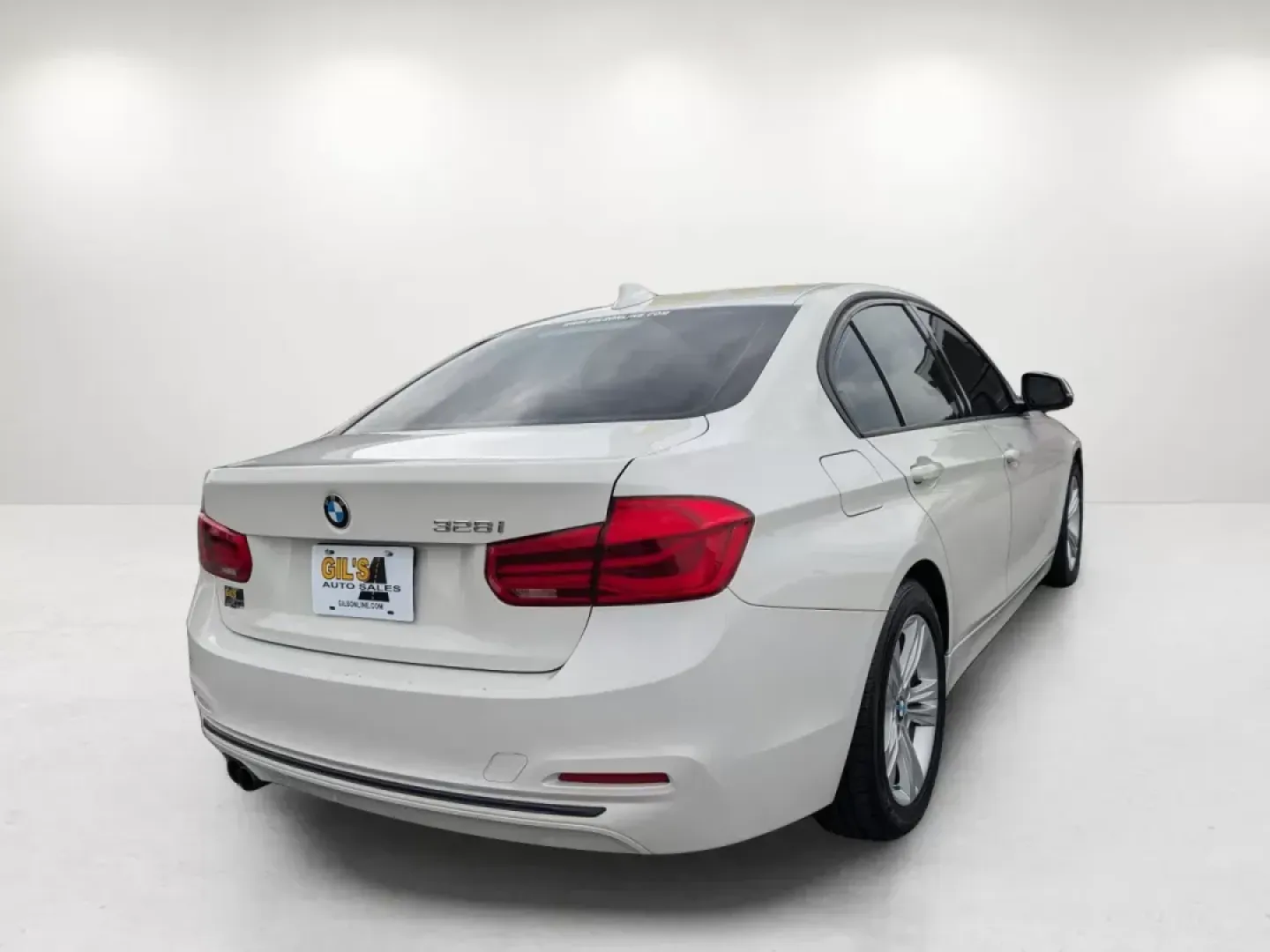 2016 BMW 3 Series 328i (WBA8E9C57GK) with an Intercooled Turbo Premium Unleaded I-4 2.0 L/122 engine, 8-Speed Automatic w/OD transmission, located at 7000 Northlake Connector, Columbus, GA, 31904, (706) 987-8085, 32.524975, -84.978134 - 2016 BMW 3 Series 328i - Photo#3