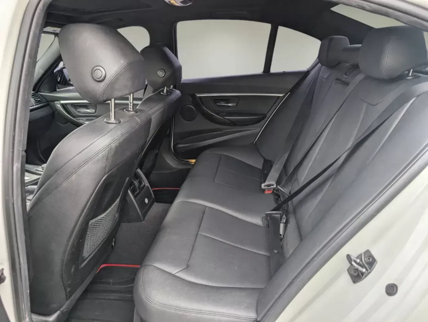 2016 BMW 3 Series 328i (WBA8E9C57GK) with an Intercooled Turbo Premium Unleaded I-4 2.0 L/122 engine, 8-Speed Automatic w/OD transmission, located at 7000 Northlake Connector, Columbus, GA, 31904, (706) 987-8085, 32.524975, -84.978134 - 2016 BMW 3 Series 328i - Photo#8