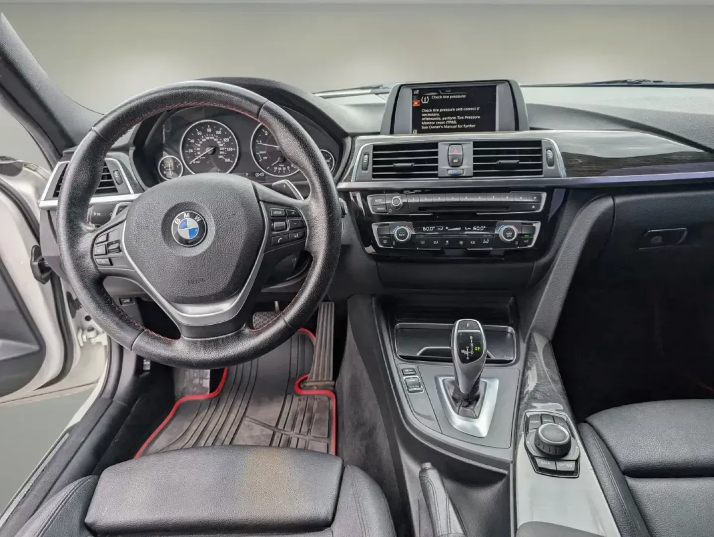 2016 BMW 3 Series 328i (WBA8E9C57GK) with an Intercooled Turbo Premium Unleaded I-4 2.0 L/122 engine, 8-Speed Automatic w/OD transmission, located at 7000 Northlake Connector, Columbus, GA, 31904, (706) 987-8085, 32.524975, -84.978134 - 2016 BMW 3 Series 328i - Photo#9