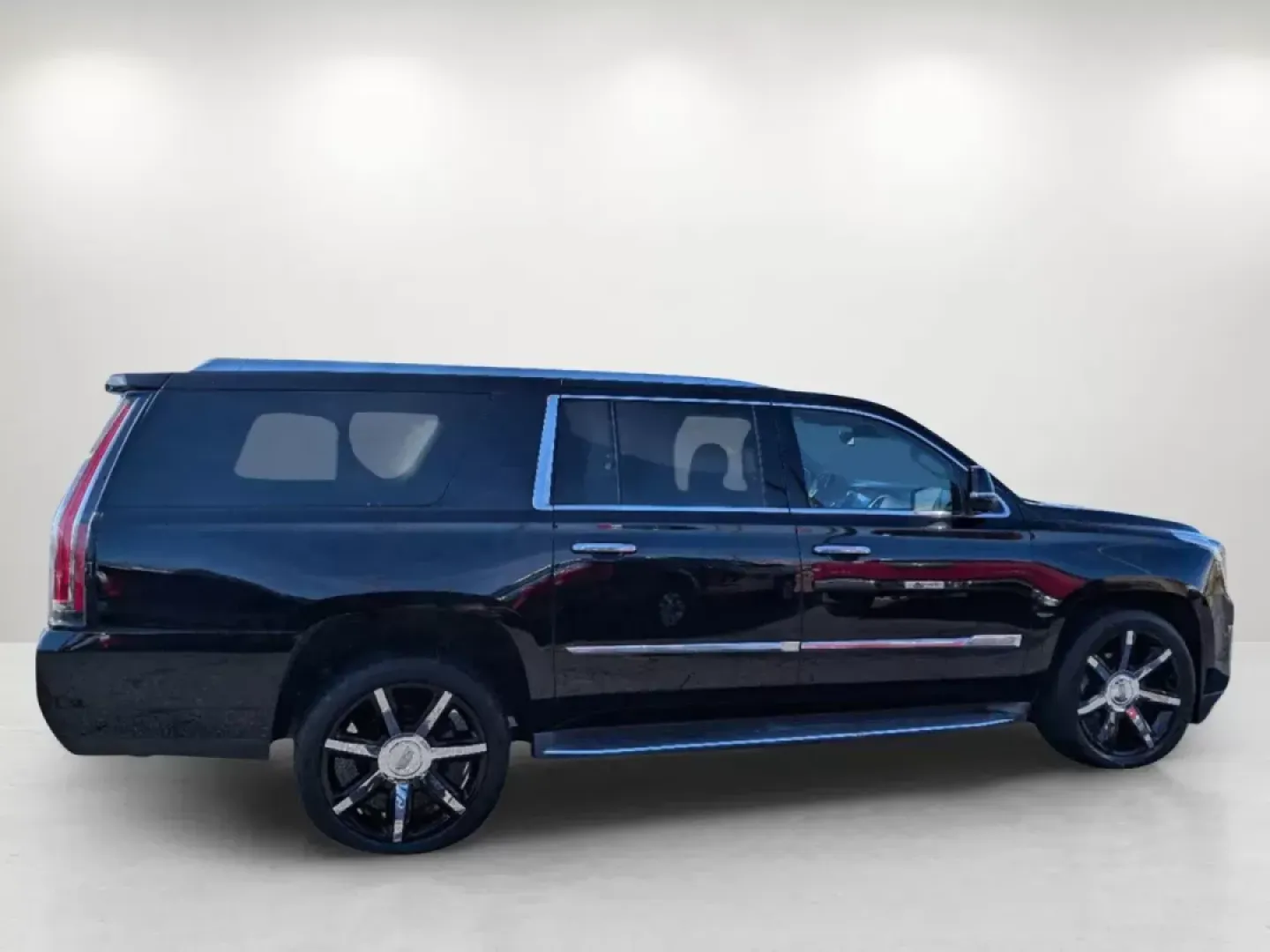 2016 /Jet Black Cadillac Escalade ESV Luxury Collection (1GYS4HKJ4GR) with an Gas V8 6.2L/376 engine, 8-Speed Automatic transmission, located at 521 Old Farm Lane Rd, Prattville, AL, 36066, (334) 325-1505, 32.482460, -86.416367 - 2016 Cadillac Escalade ESV Luxury Collection - Photo#4