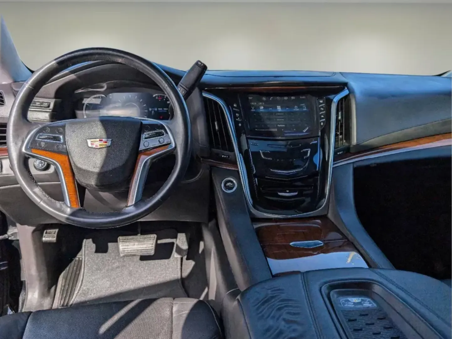 2016 /Jet Black Cadillac Escalade ESV Luxury Collection (1GYS4HKJ4GR) with an Gas V8 6.2L/376 engine, 8-Speed Automatic transmission, located at 521 Old Farm Lane Rd, Prattville, AL, 36066, (334) 325-1505, 32.482460, -86.416367 - 2016 Cadillac Escalade ESV Luxury Collection - Photo#13