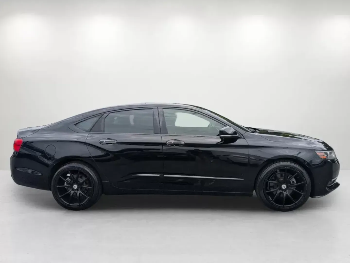 2016 /Jet Black Chevrolet Impala LTZ (2G1145S38G9) with an Gas/Ethanol V6 3.6L/217 engine, 6-Speed Automatic transmission, located at 3959 U.S. 80 W, Phenix City, AL, 36870, (334) 297-4885, 32.469296, -85.135185 - 2016 Chevrolet Impala LTZ - Photo#4
