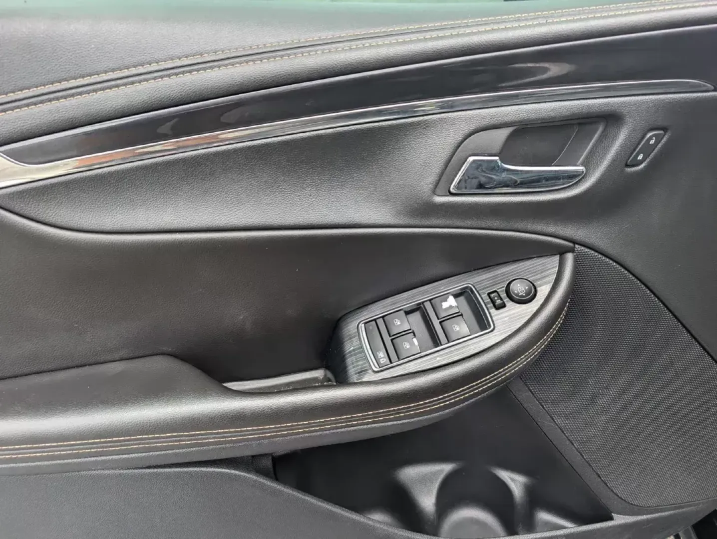 2016 /Jet Black Chevrolet Impala LTZ (2G1145S38G9) with an Gas/Ethanol V6 3.6L/217 engine, 6-Speed Automatic transmission, located at 3959 U.S. 80 W, Phenix City, AL, 36870, (334) 297-4885, 32.469296, -85.135185 - 2016 Chevrolet Impala LTZ - Photo#9