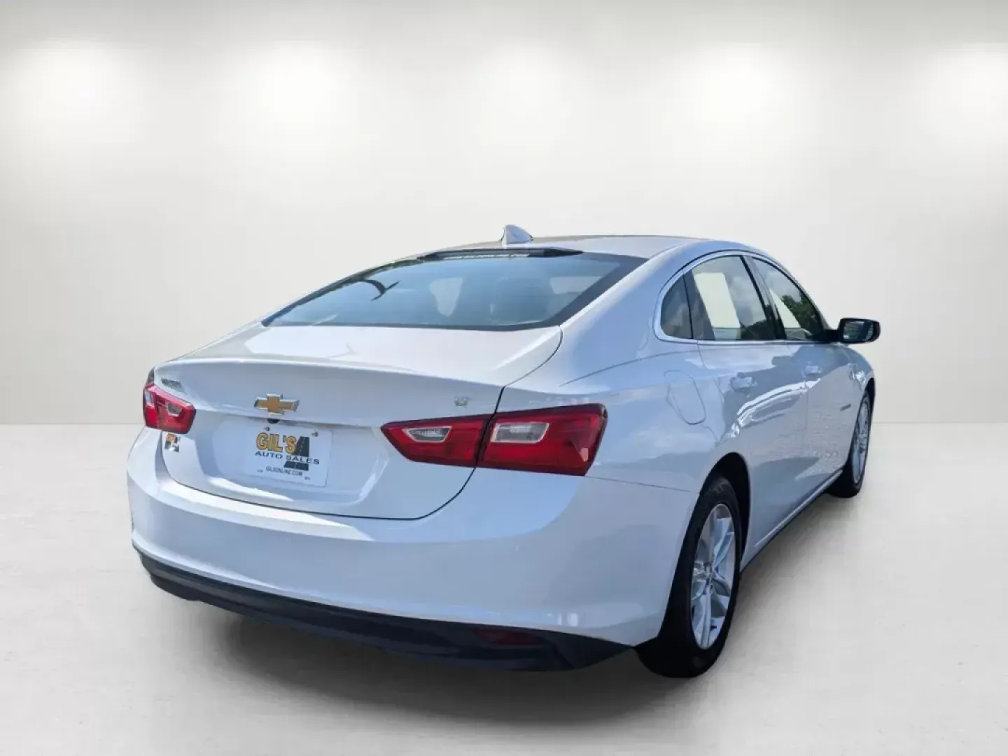2016 /Dark Atmosphere/Medium Ash Gray Chevrolet Malibu LT (1G1ZE5ST7GF) with an Turbocharged Gas I4 1.5L/91 engine, 6-Speed Automatic transmission, located at 1430 Gateway Drive, Opelika, AL, 36801, (334) 239-0944, 32.637871, -85.409790 - 2016 Chevrolet Malibu LT - Photo#4